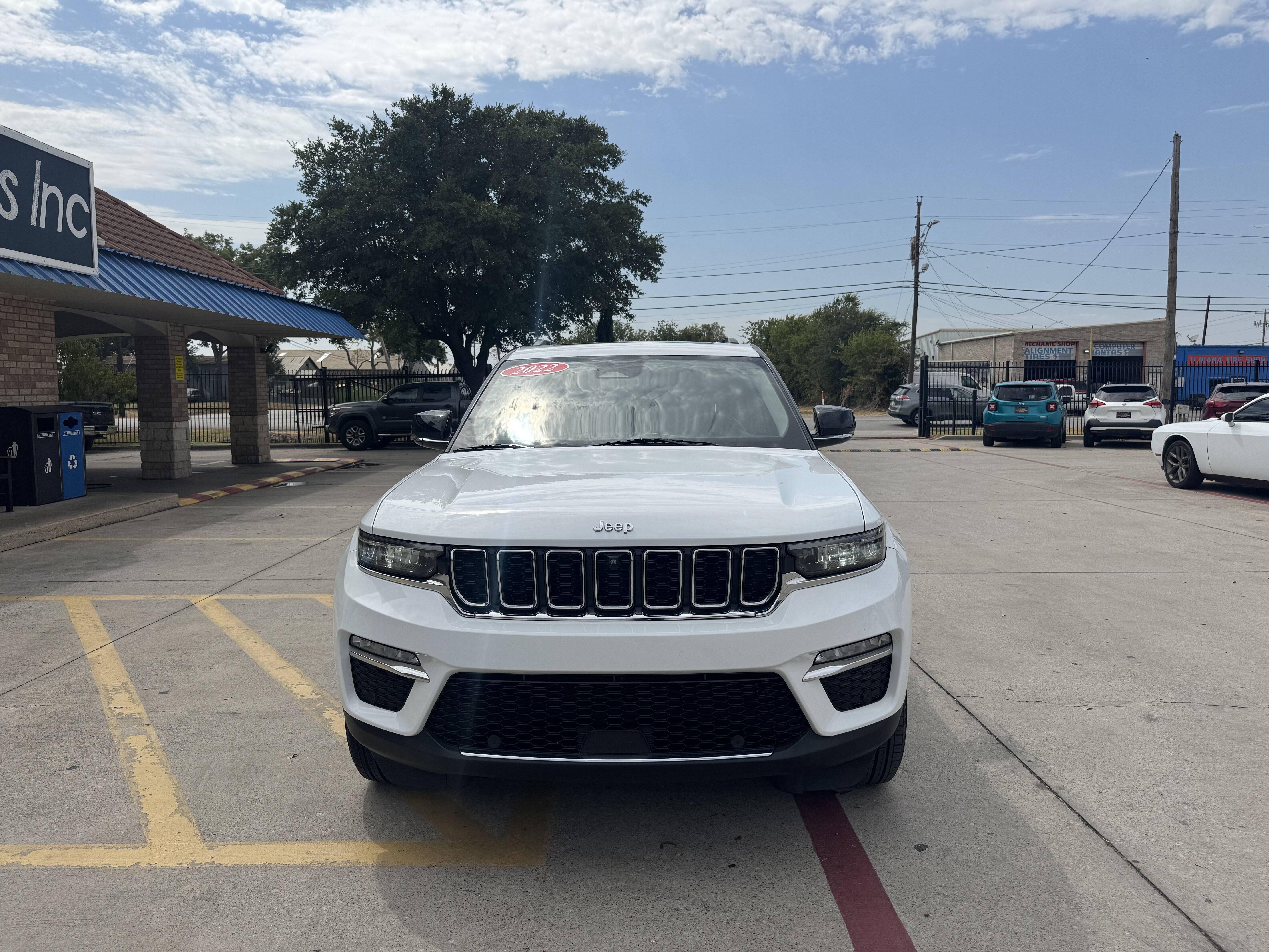 2022 Jeep Grand Cherokee Utility 4D Limited 2WD - Image 3
