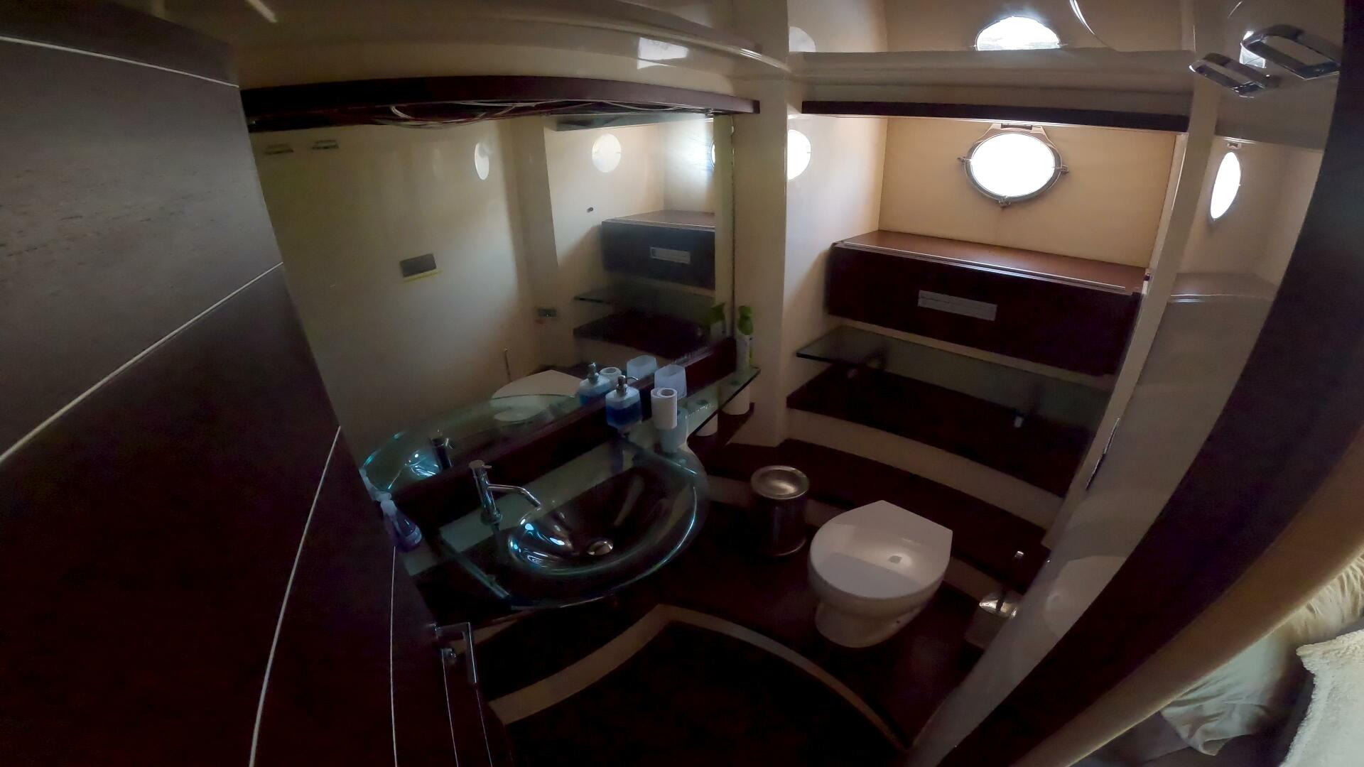 2011 Azimut 68S - Image 16