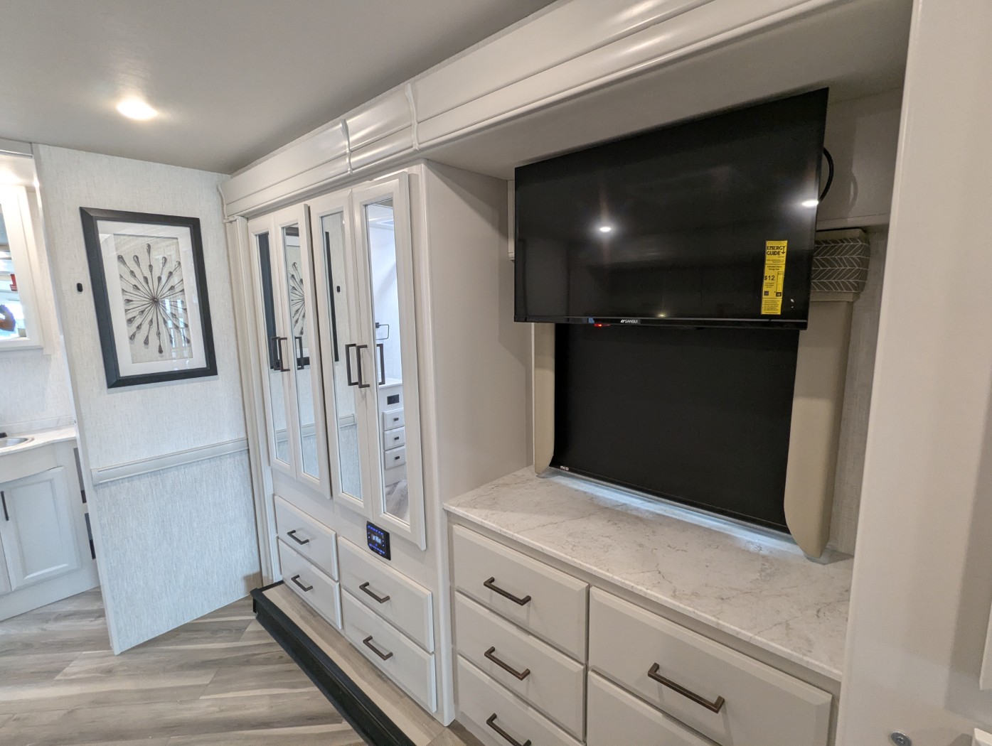 2026 Holiday Rambler Invicta 33HB - Image 22