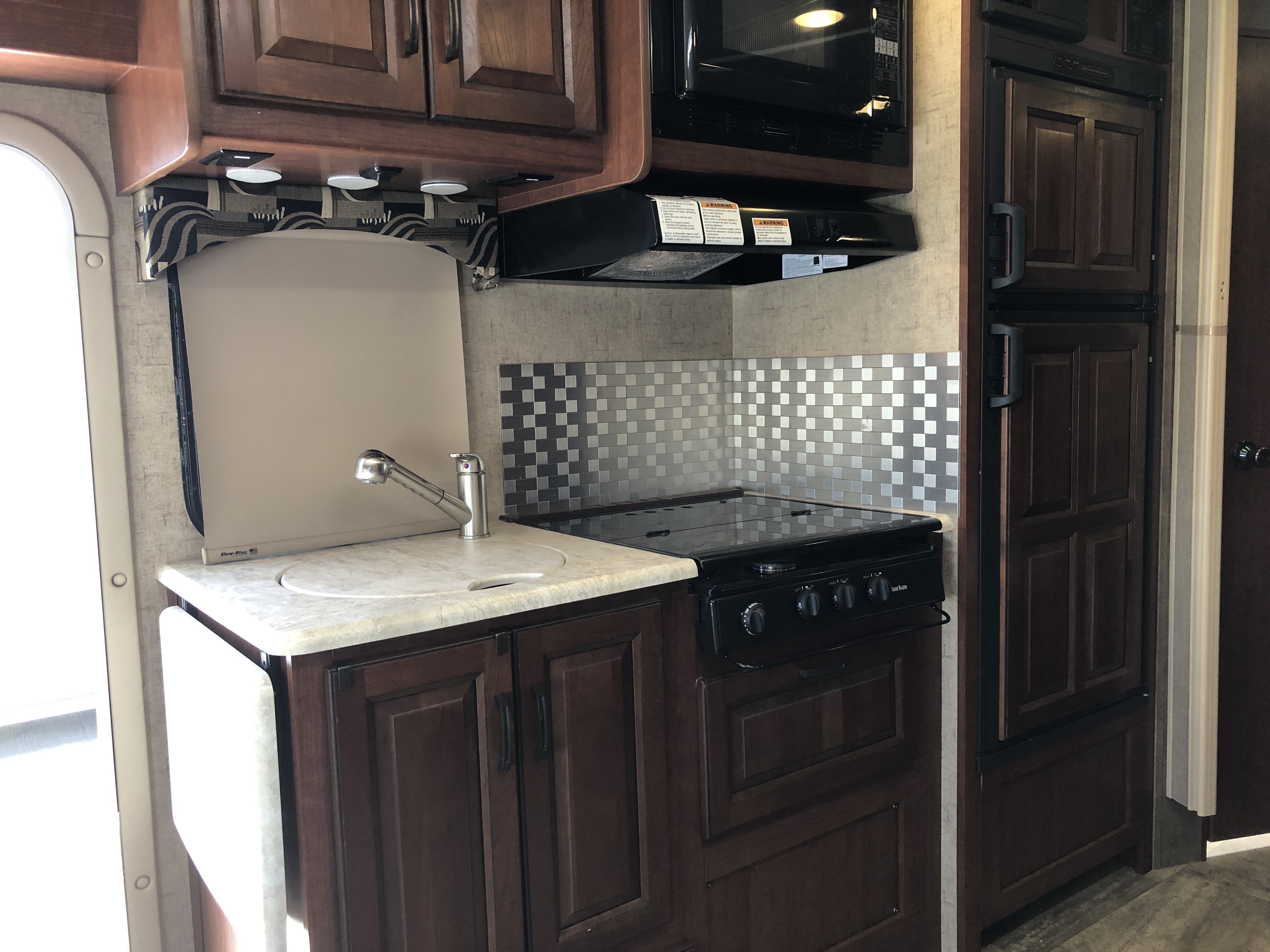 2016 Forest River SUNSEEKER 2400WS - Image 17