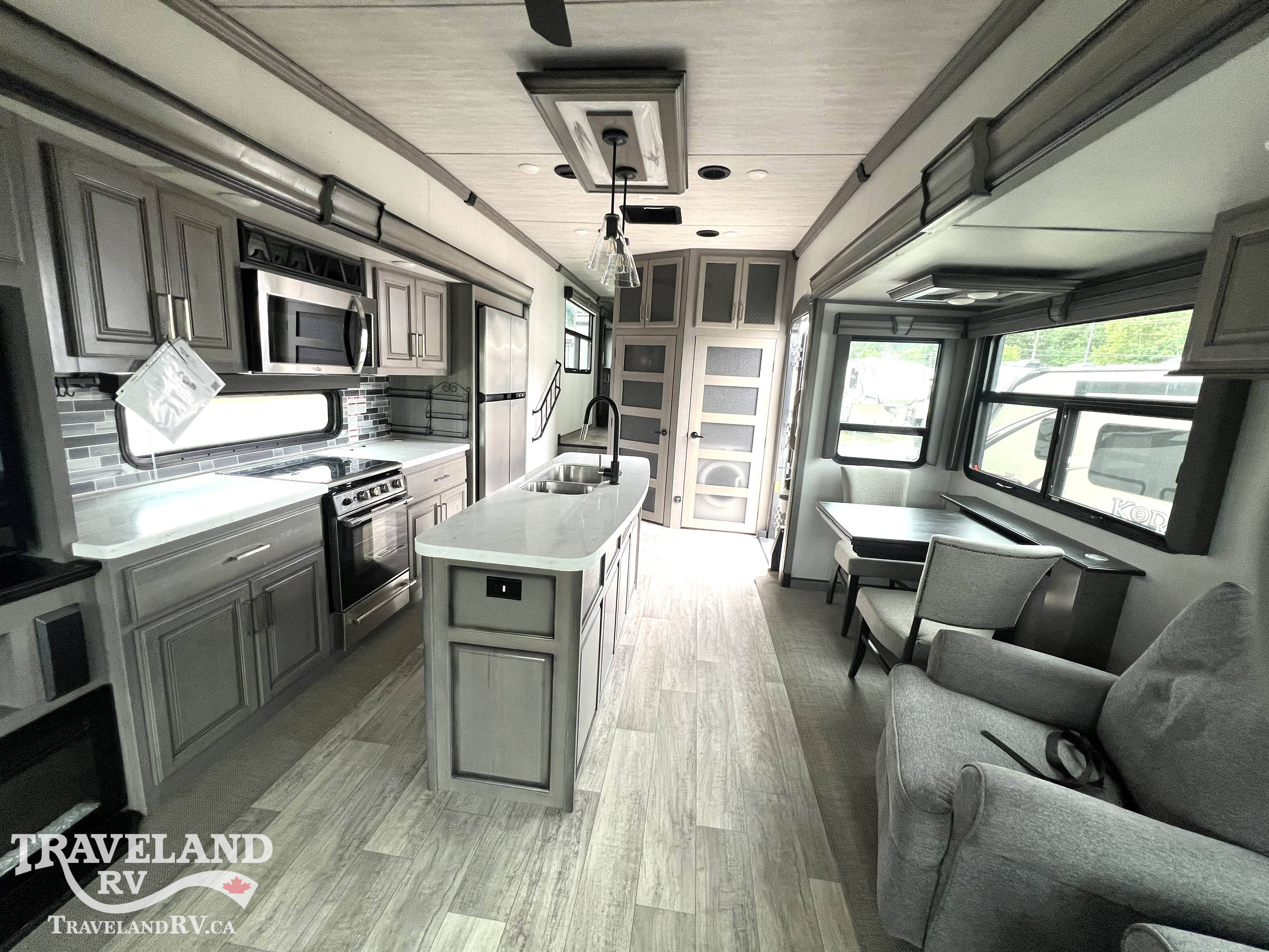2021 Keystone Montana 3780RL - Image 4