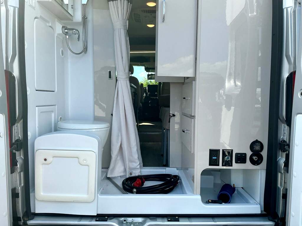 2025 THOR MOTORCOACH 18G - Image 20