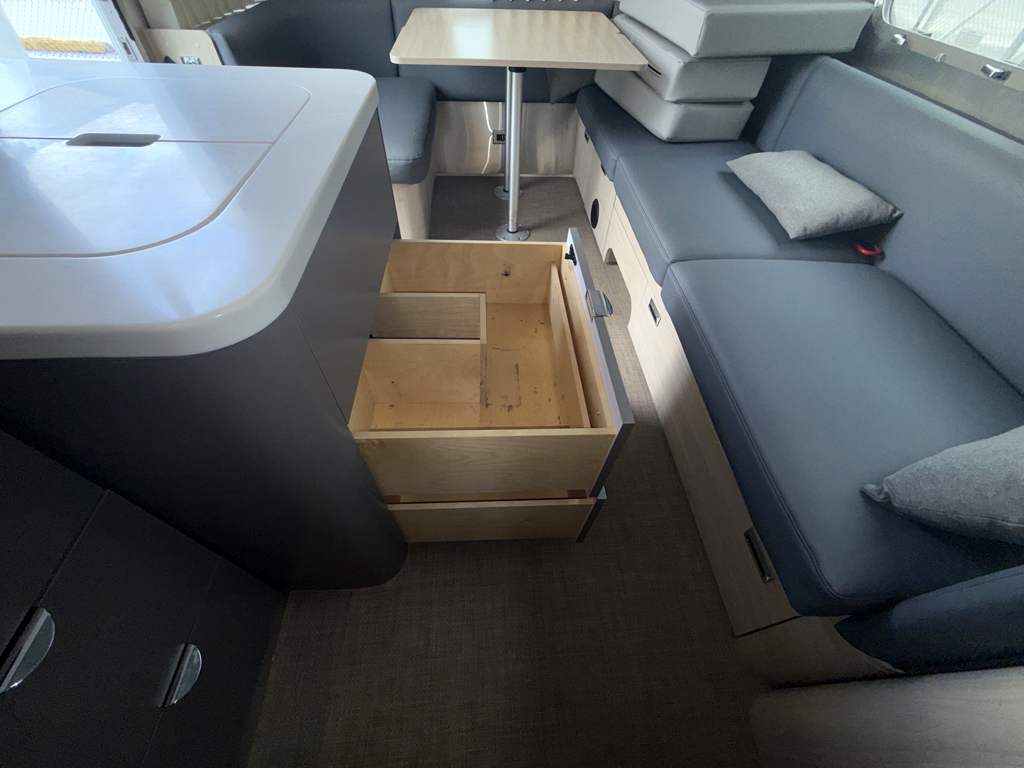 2024 AIRSTREAM GLOBETROTTER 27FB TWIN - Image 18