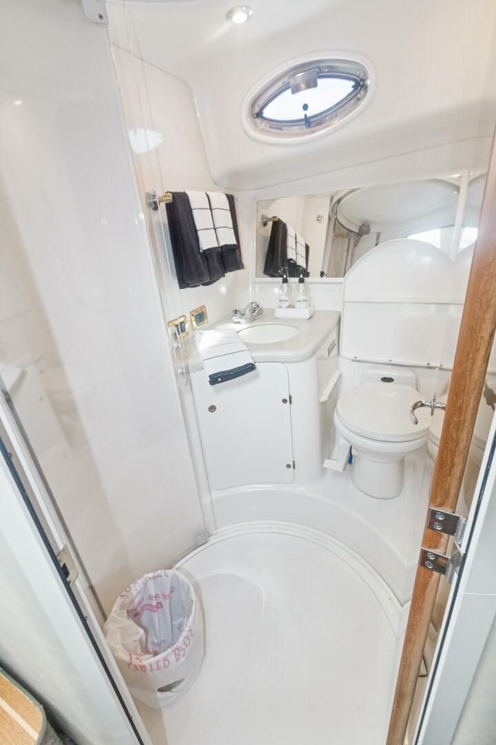 2000 Sea Ray 370 Express Cruiser - Image 23