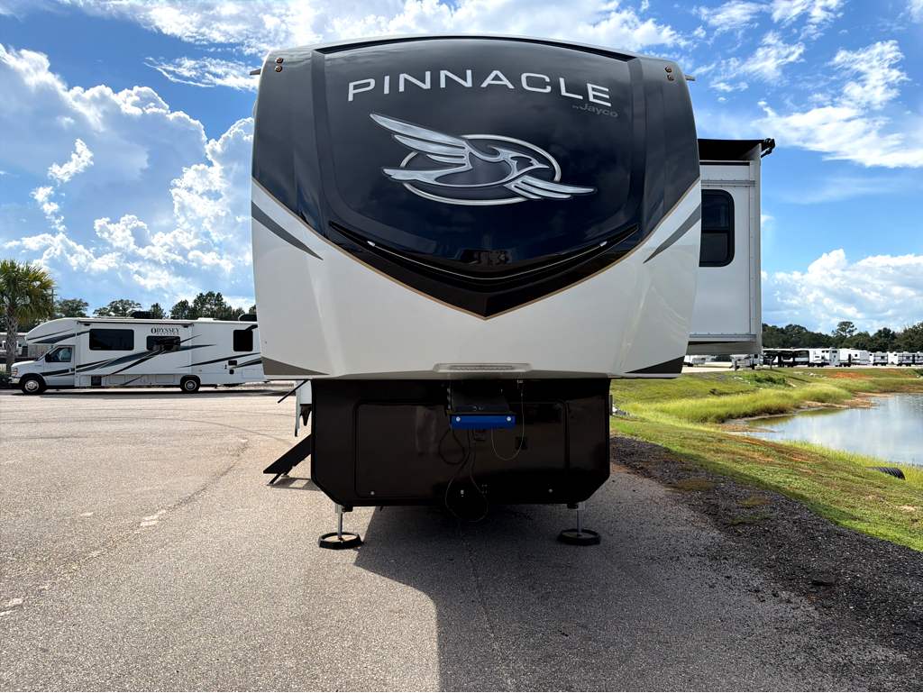 2025 JAYCO PINNACLE 32RLTS - Image 2