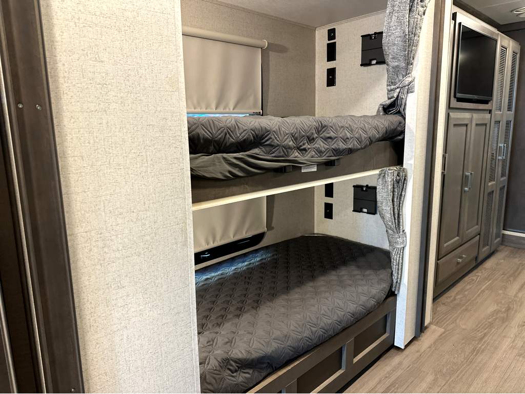 2023 THOR MOTOR COACH PALAZZO 37.6 - Image 14