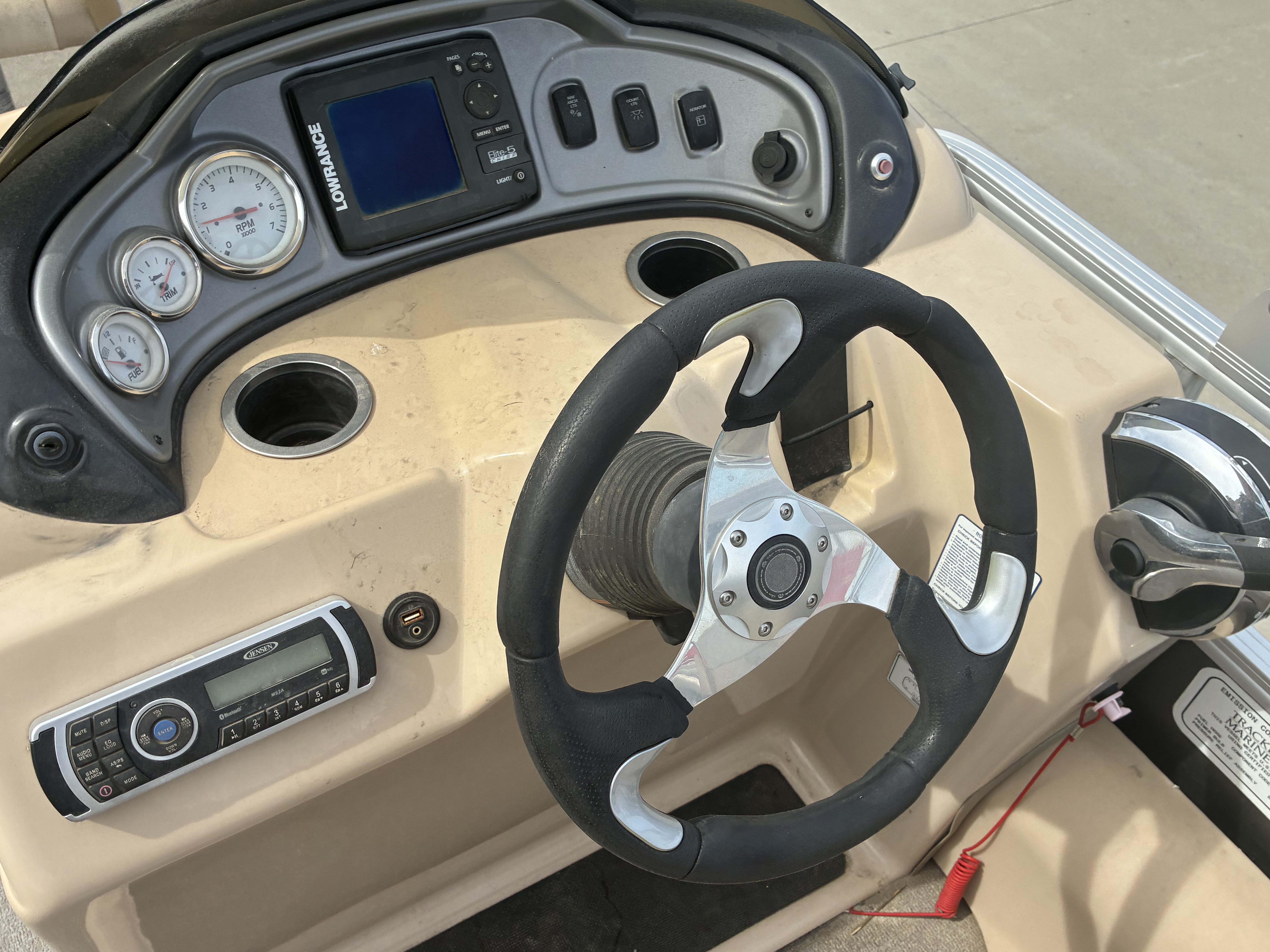 Suntracker Fishing Barge 22 XP3 - Image 19