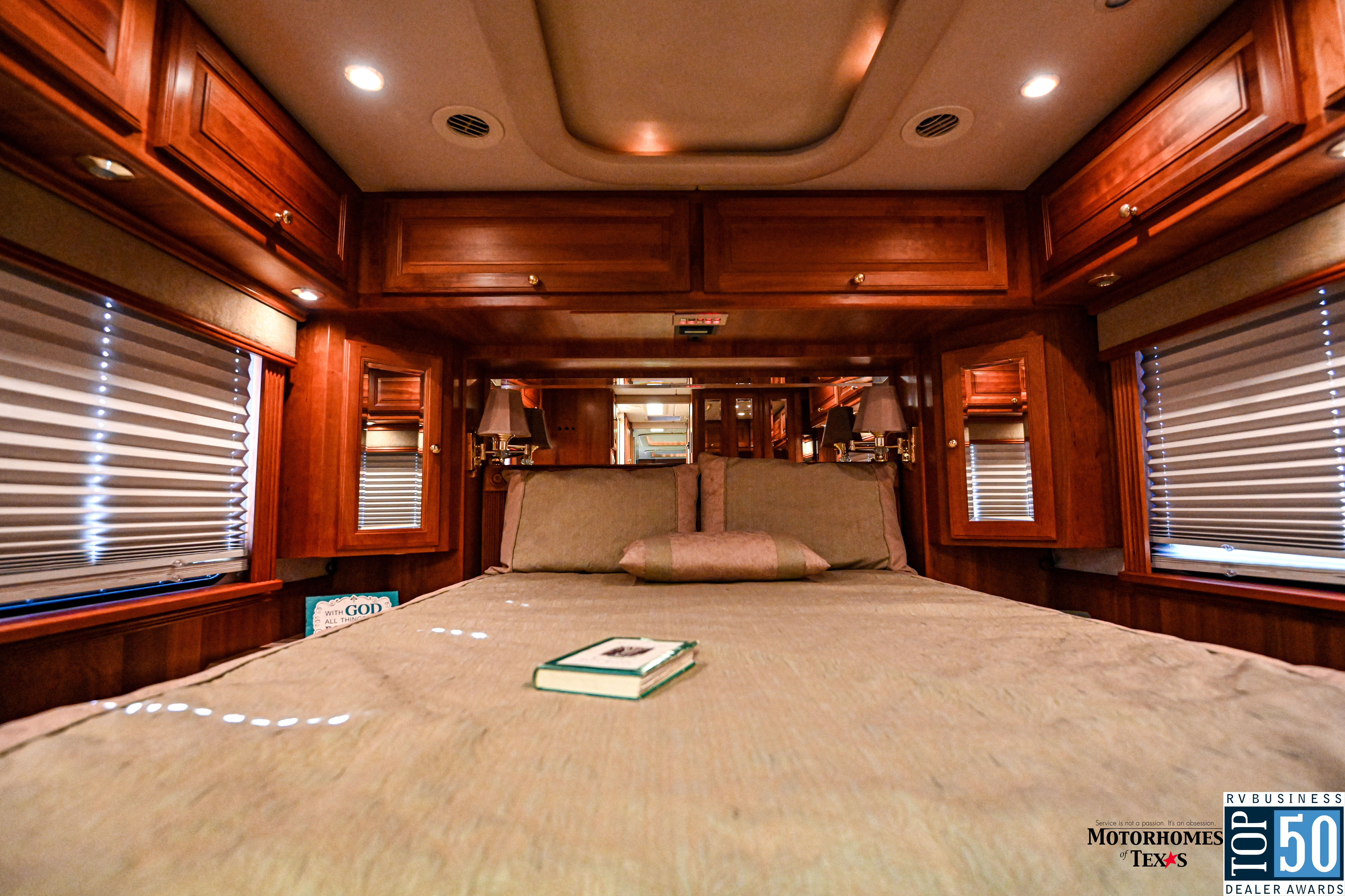 2004 Foretravel U295 3610 WTFS - interior 14