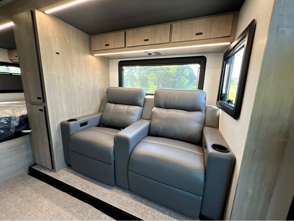 2027 Grand Design Lineage Series M 25FW - Image 7