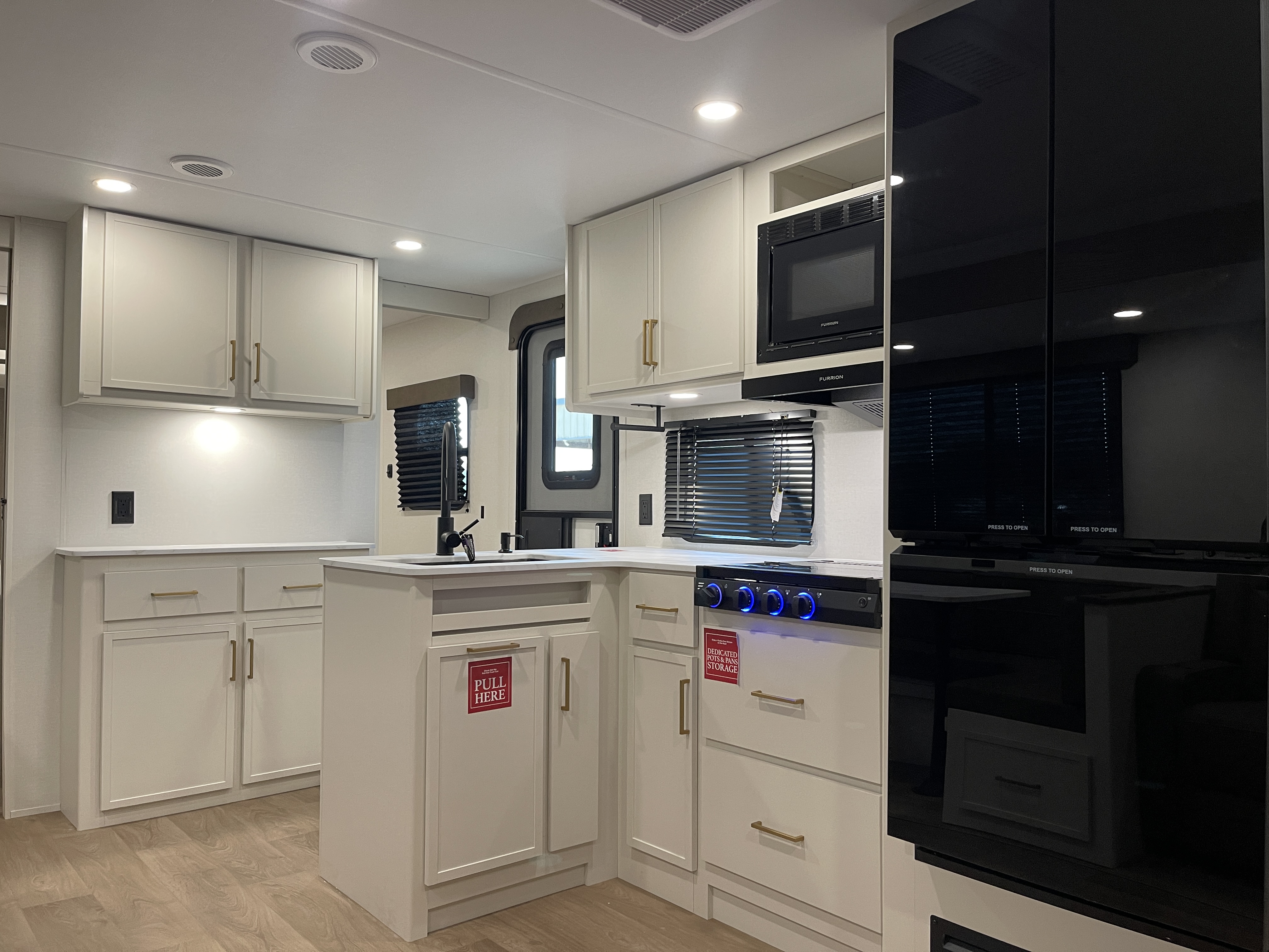 2027 Grand Design Transcend XPLOR 27DBX - Image 16