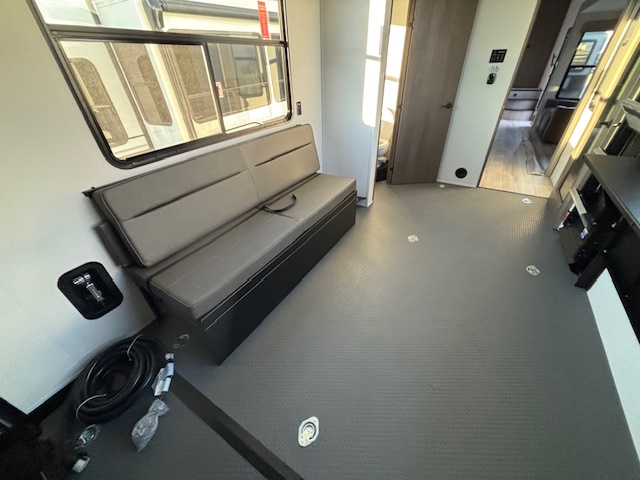 2026 Grand Design Momentum G-Class 415G - Image 26