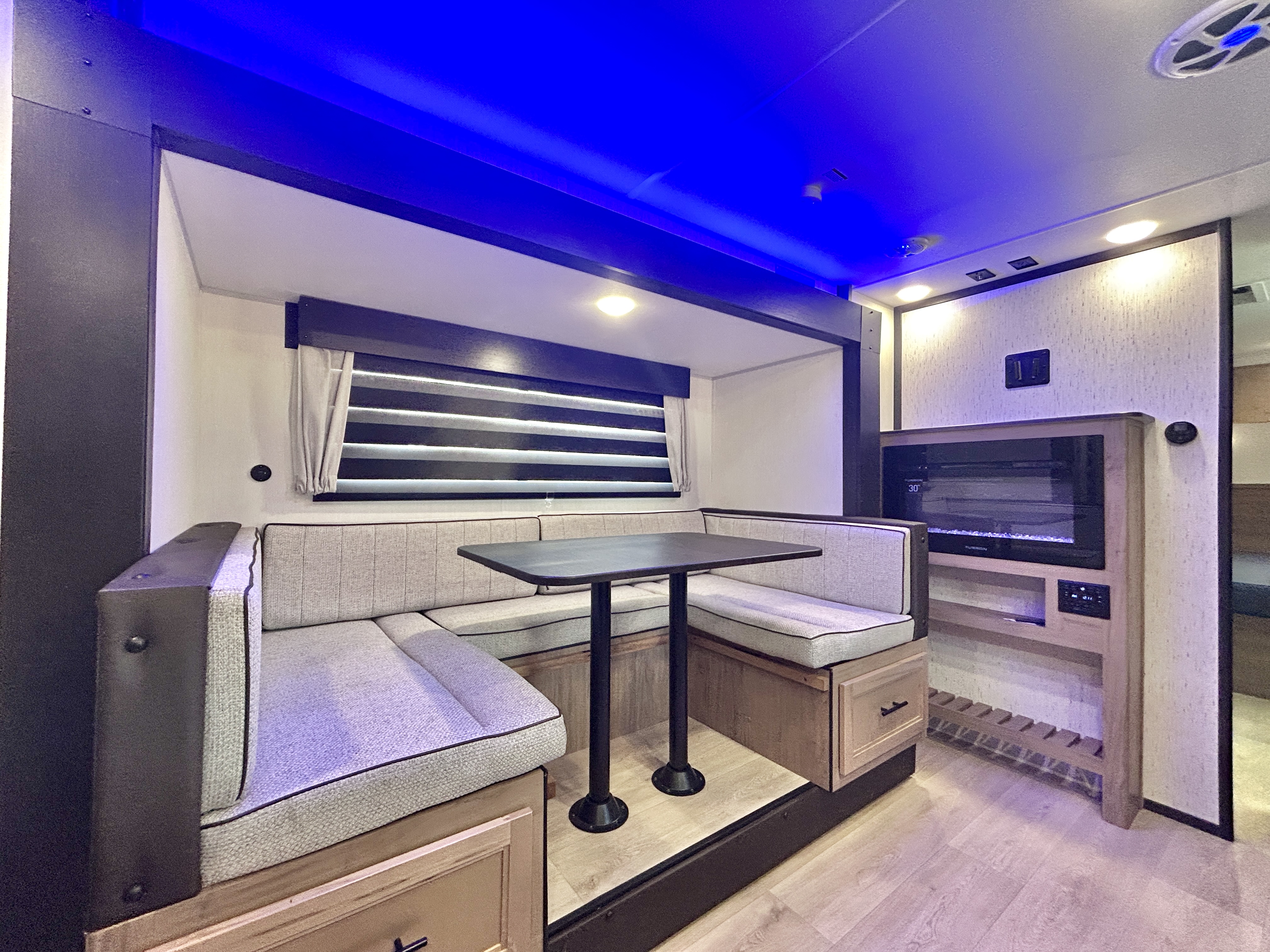 2025 Forest River Cherokee Grey Wolf 23MK - Image 12
