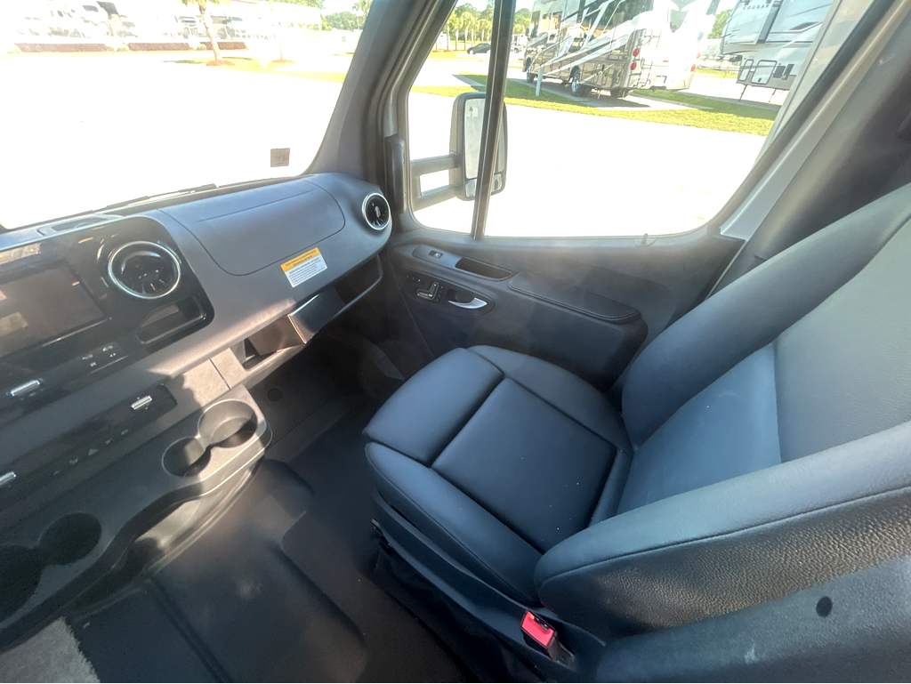 2027 ENTEGRA COACH QWEST 25L - Image 20