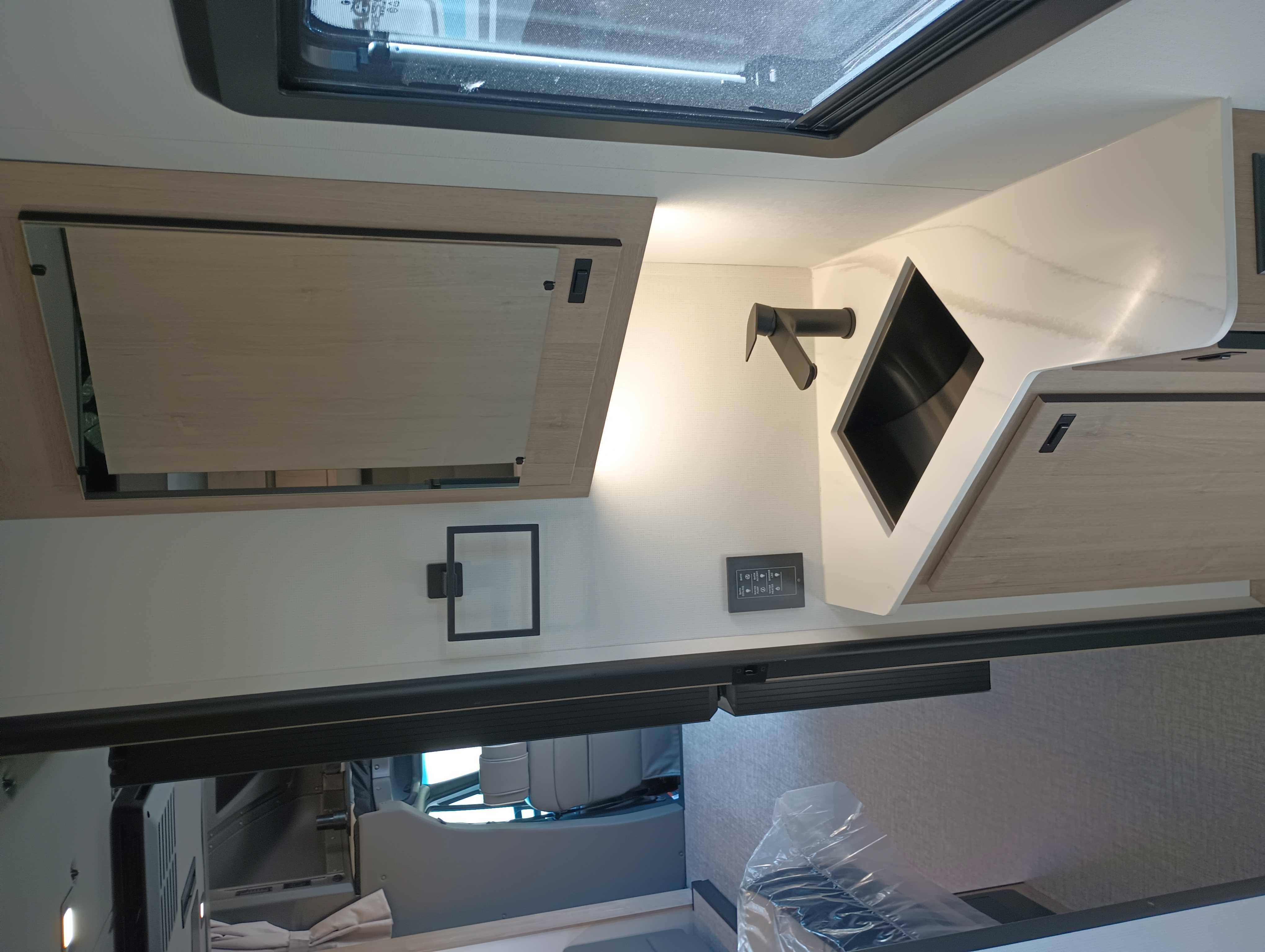 2027 Grand Design Lineage Series M 25FW - Image 15