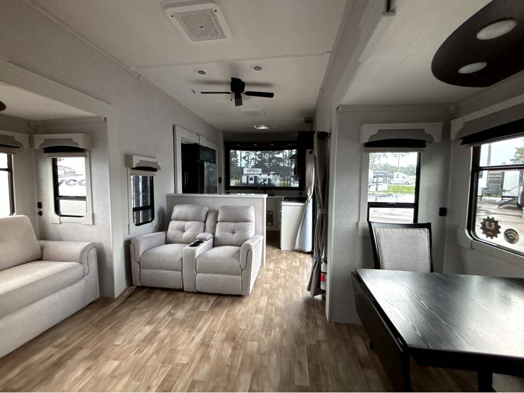 2025 CROSSROADS REDWOOD REGENCY 3881FKL - Image 20