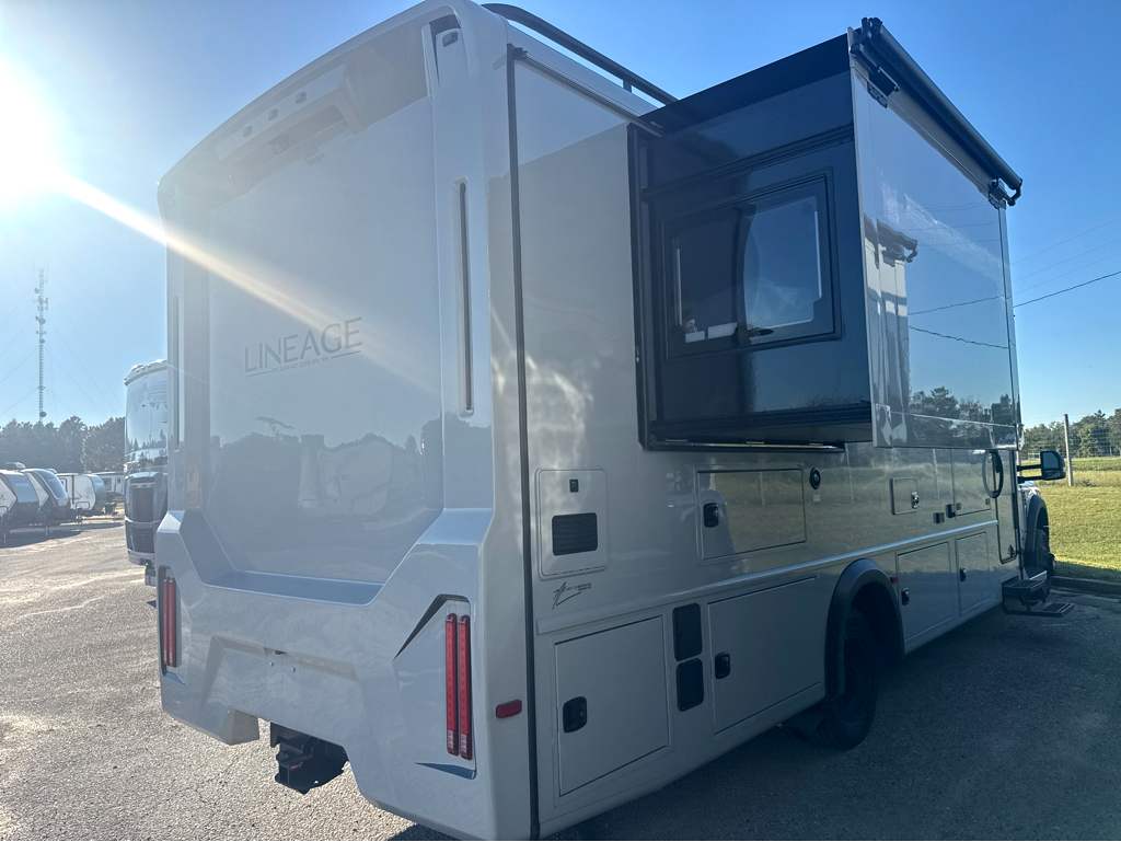 2027 GRAND DESIGN LINEAGE SERIESF 31ZW - Image 4