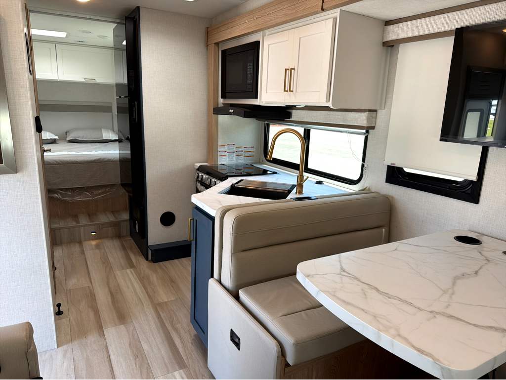 2027 THOR MOTOR COACH MAGNITUDE GA28 - Image 18