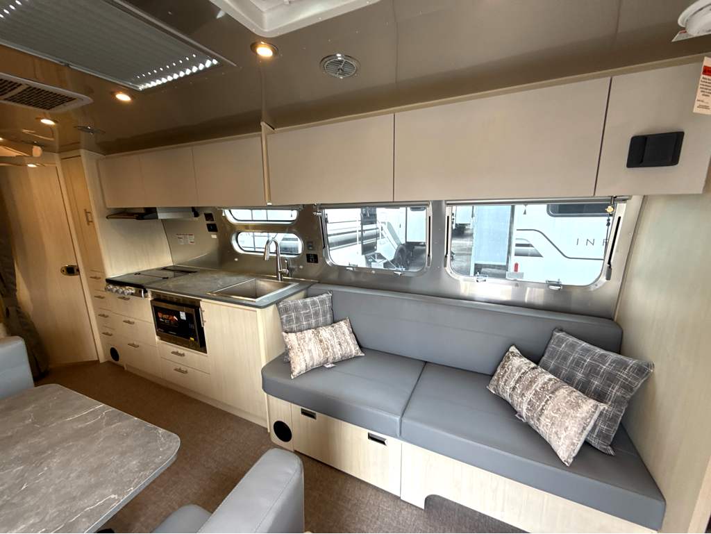2026 AIRSTREAM FLYING CLOUD 30FBBQ - Image 11