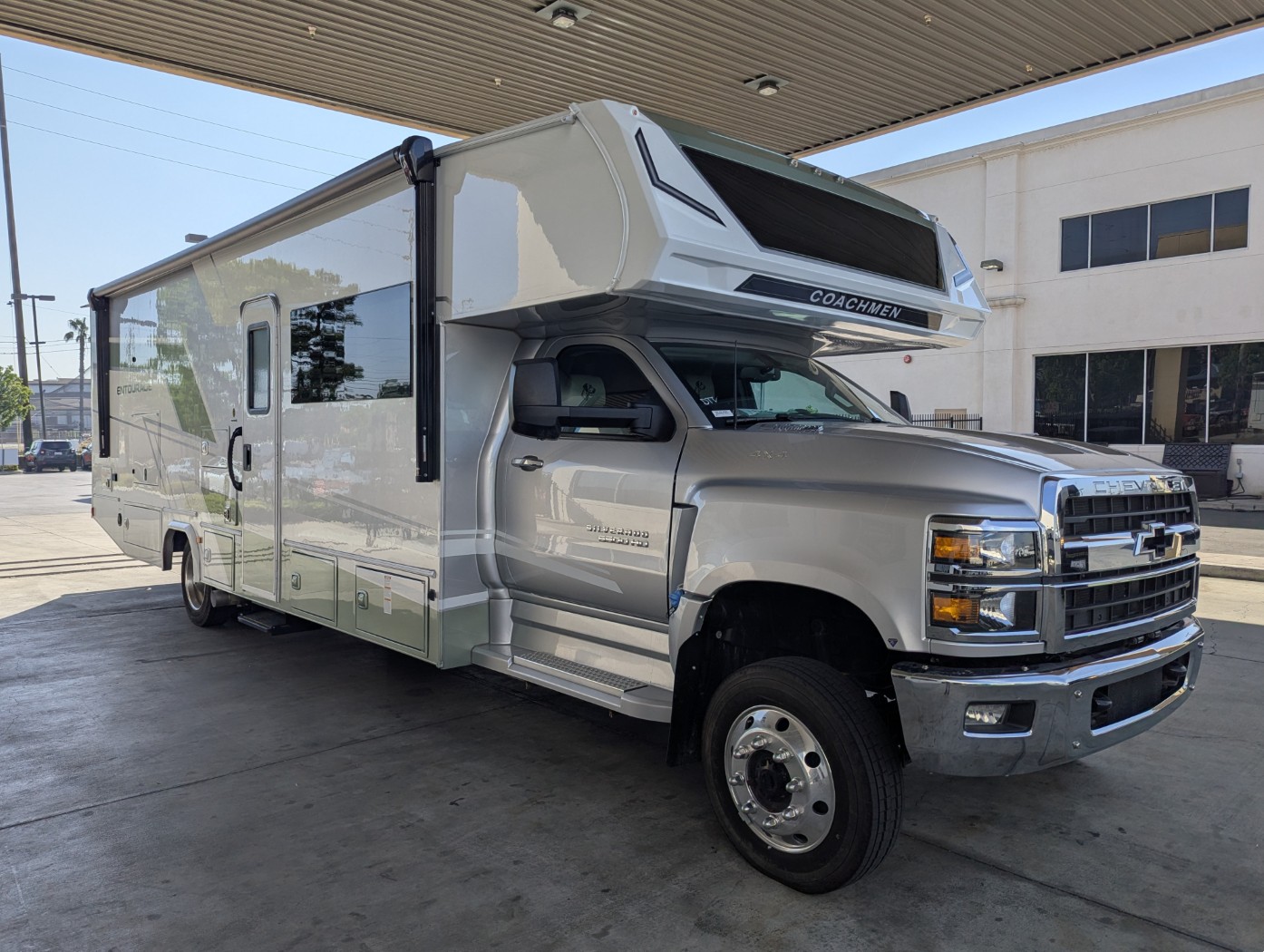 2026 Coachmen Entourage 330DS - Image 1