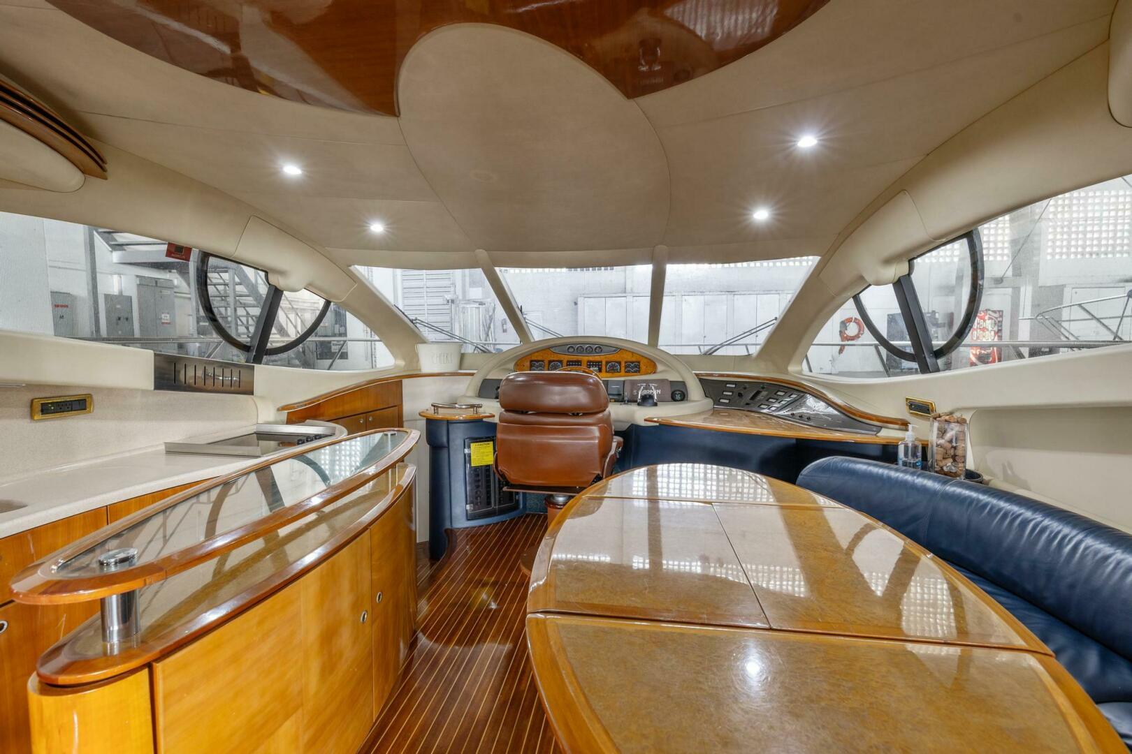 2005 Azimut 55 flybridge - Image 20