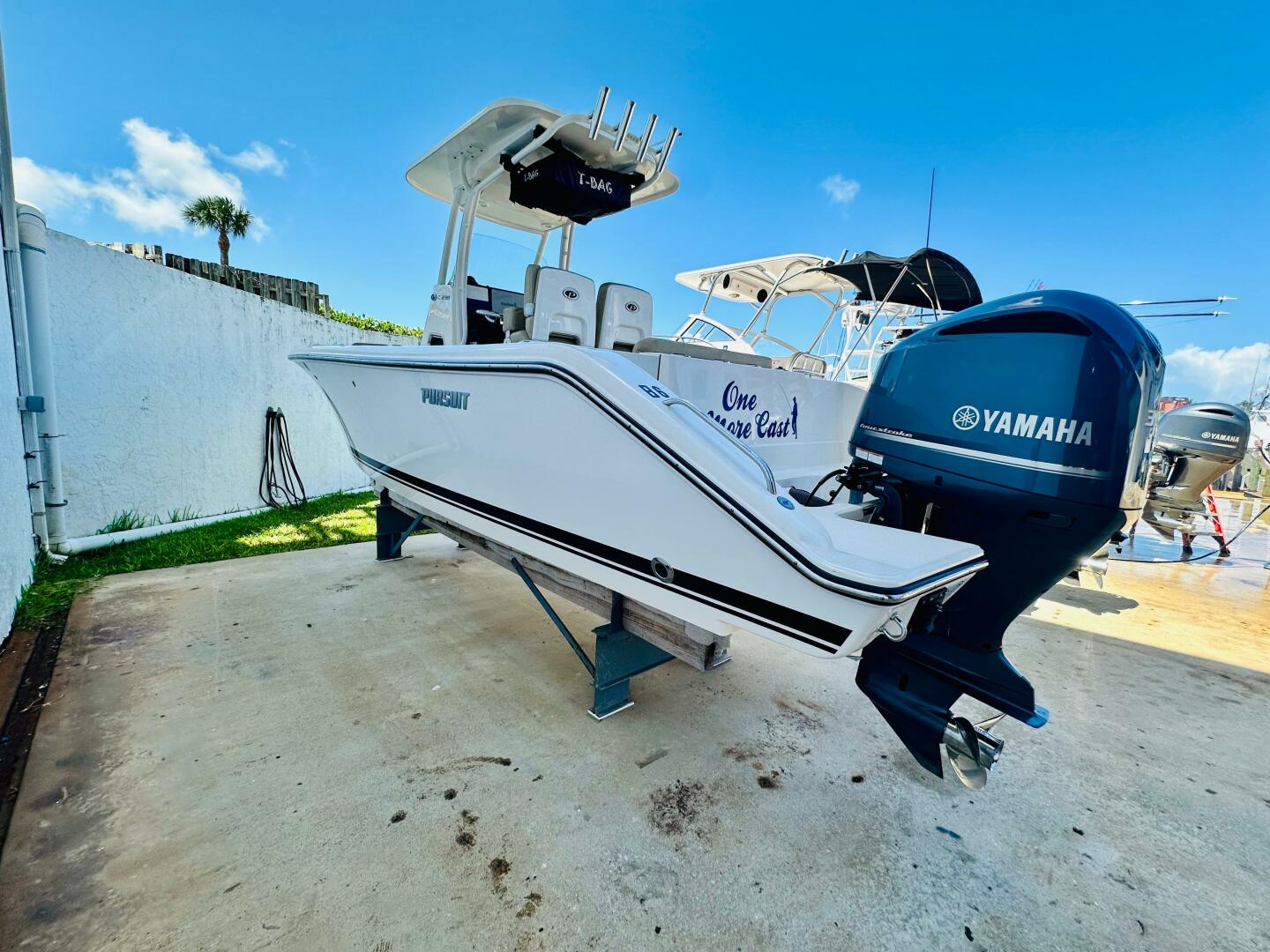 2016 PURSUIT C 238 Center Console Base - Image 49