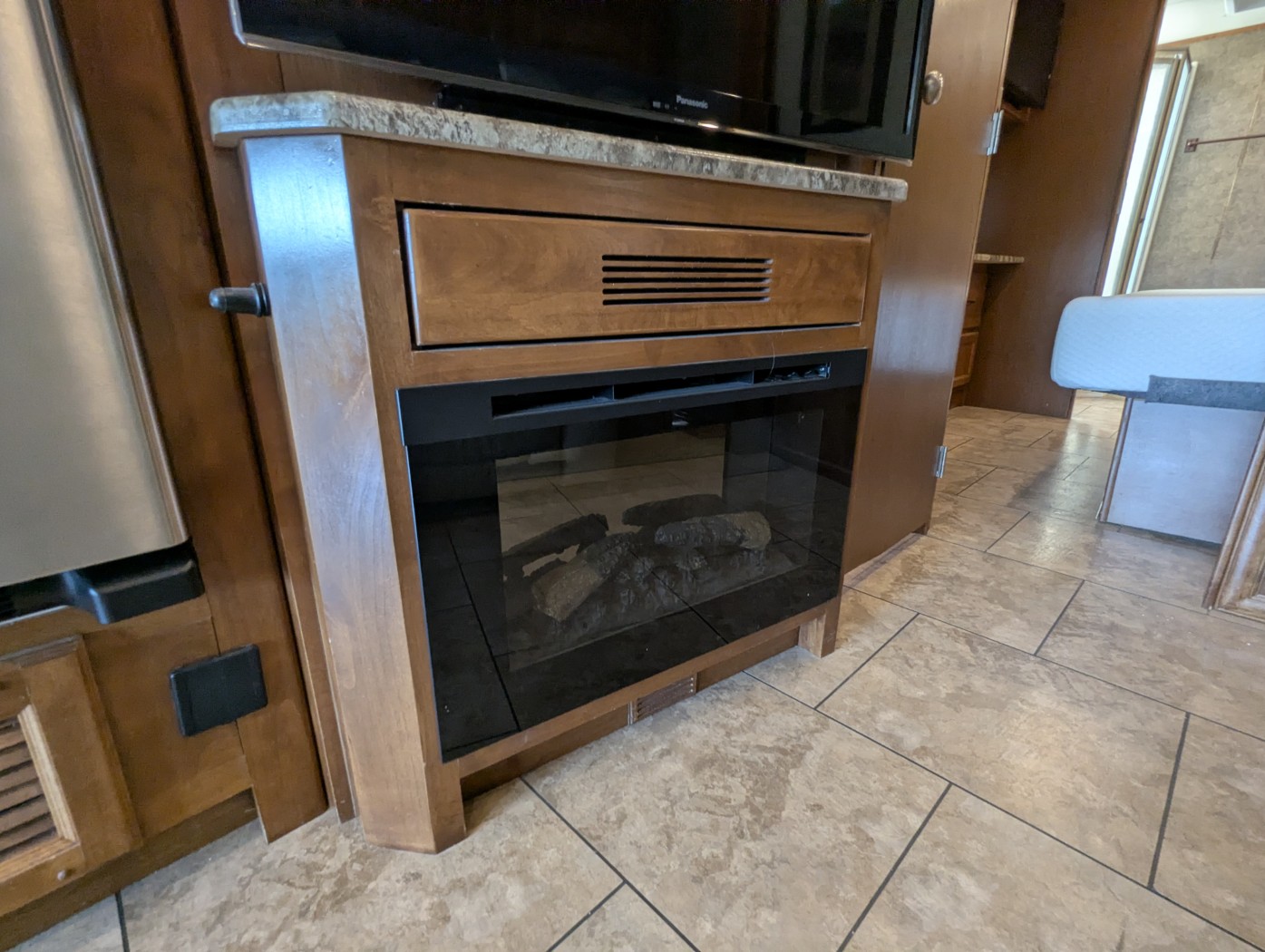 2014 Tiffin Allegro 36 LA - Image 21