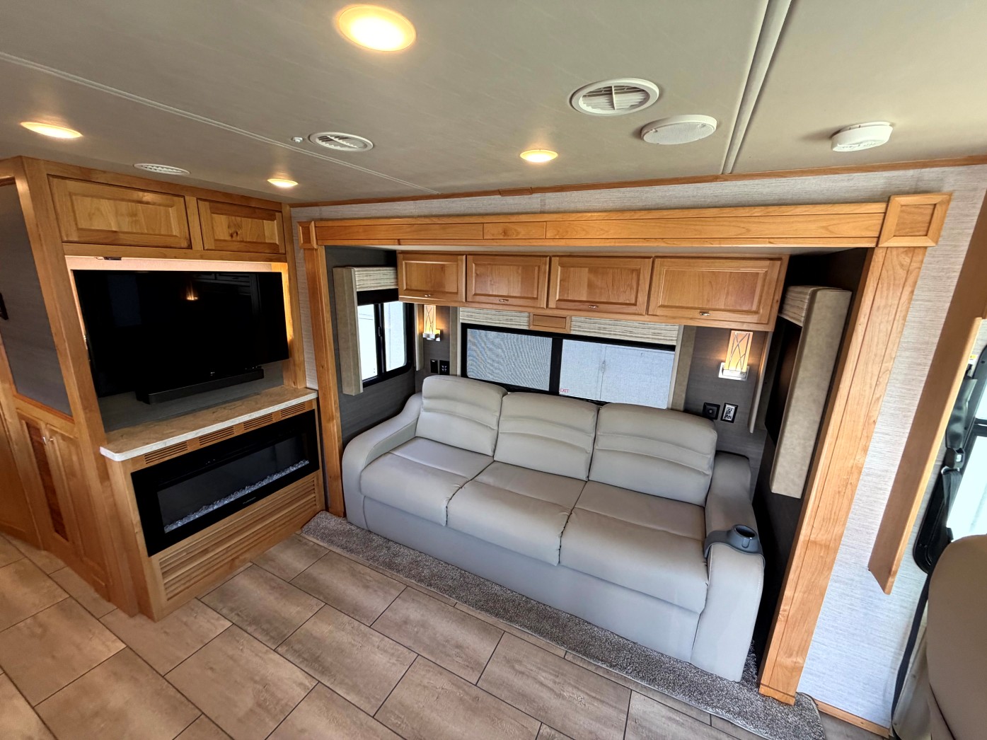 2022 Tiffin Open Road Allegro 34 PA - Image 10