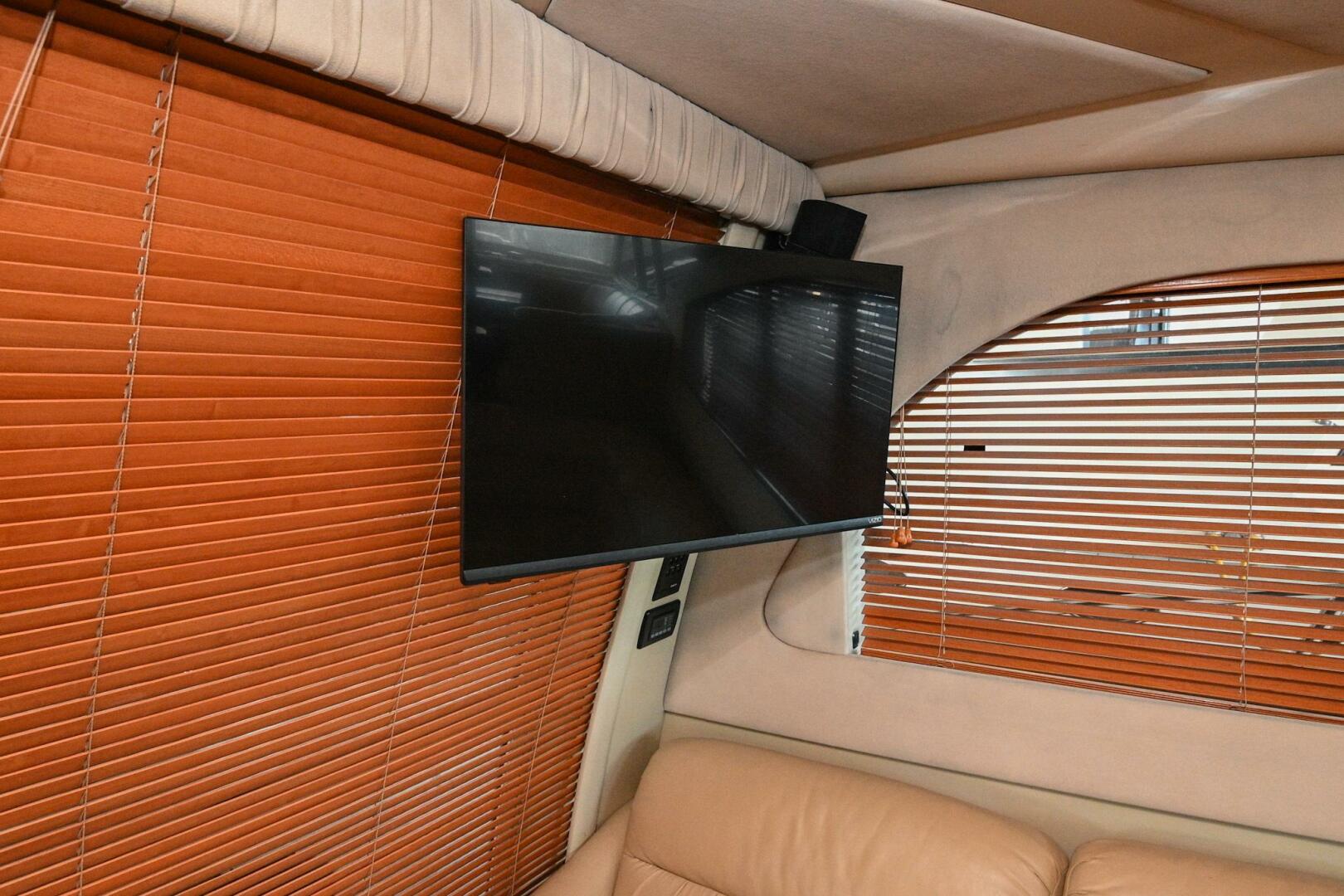 2002 Cruisers Yachts 5000 Sedan Sport - Image 25