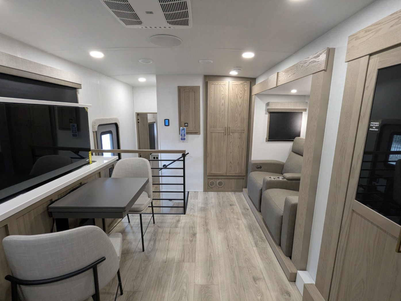 2027 Forest River Rockwood Signature 290SFK - Image 32