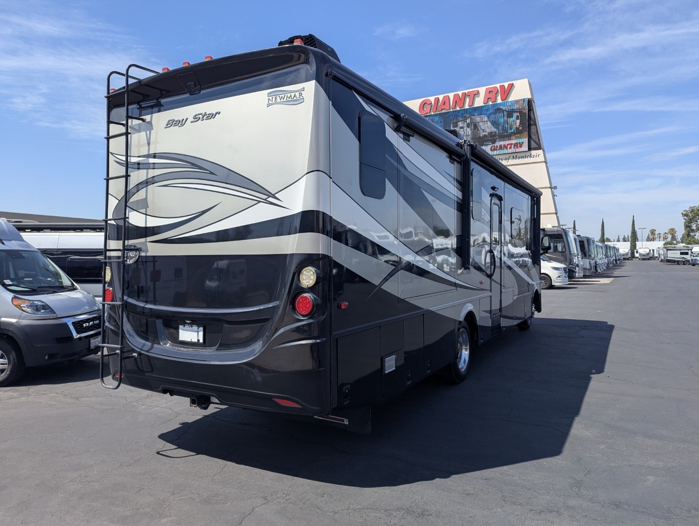 2016 Newmar Bay Star 3403 - Image 6