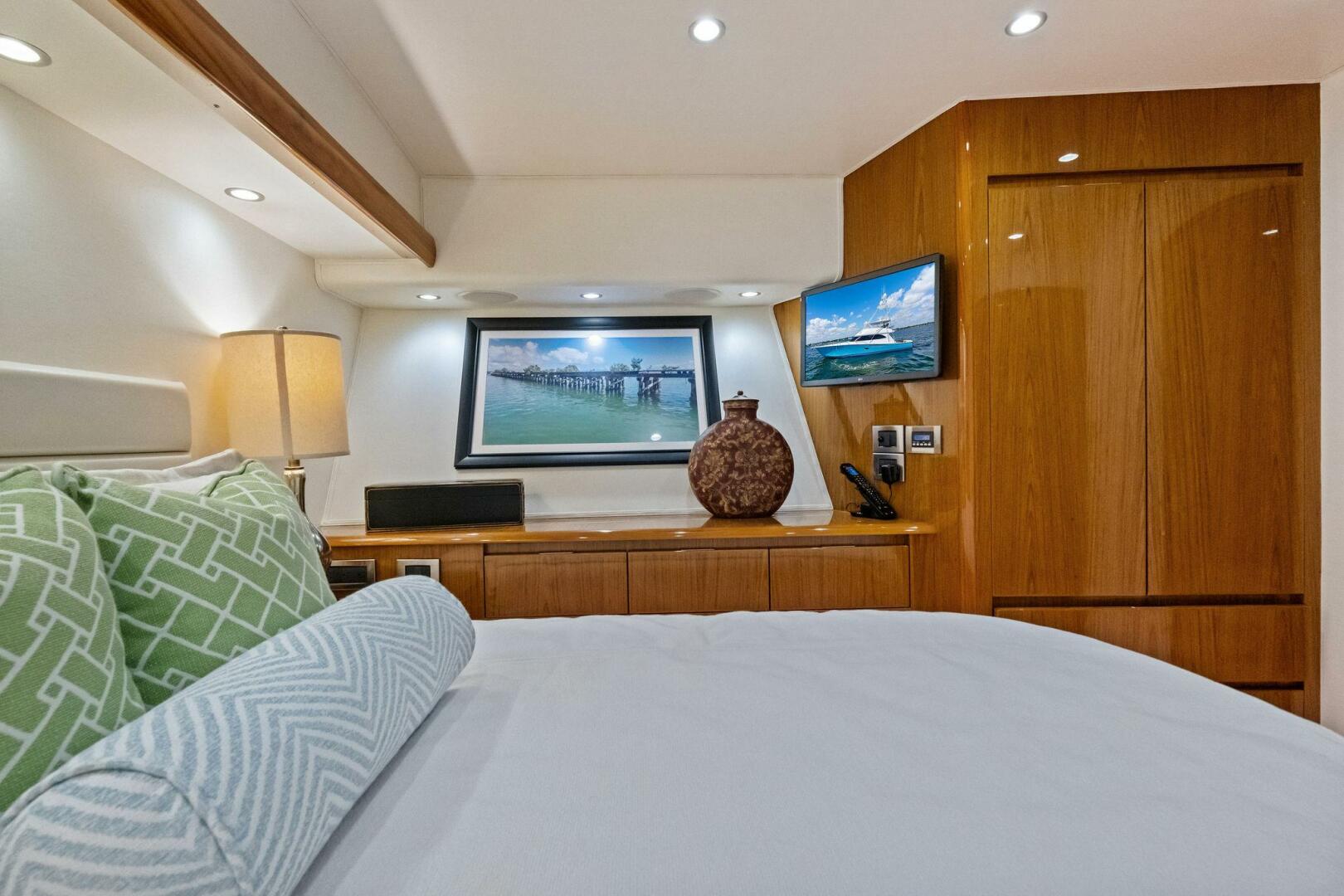 2012 Viking 82 Convertible - Image 43