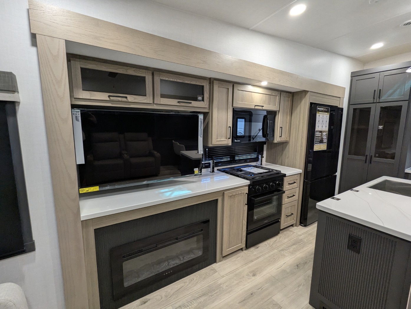2026 Forest River Rockwood Signature R361RLS - Image 25