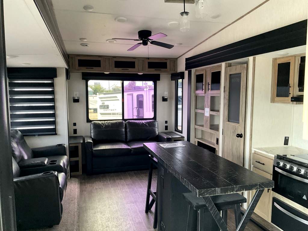 2022 FOREST RIVER ARTICWOLF M-3880 SUITE - Image 6