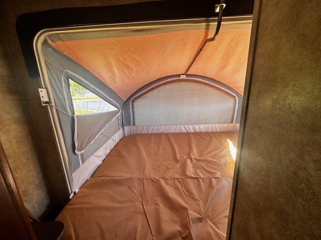 2011 KEYSTONE RV PASSPORT  EXP 235 - Image 18