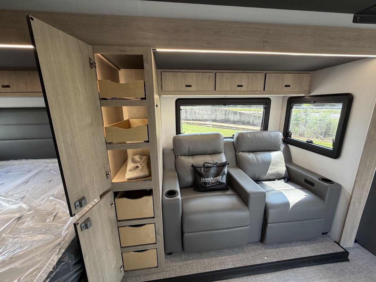 2027 Grand Design Lineage Series M 25FW - Image 28