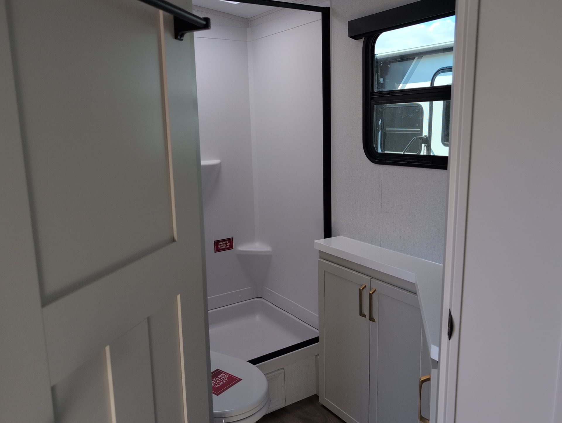 2027 Grand Design Imagine 2470BH - Image 27