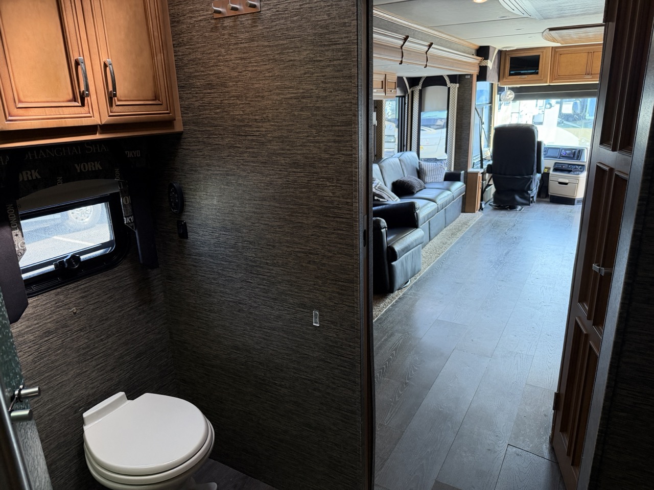 2016 Newmar Ventana LE 4044 - Image 25