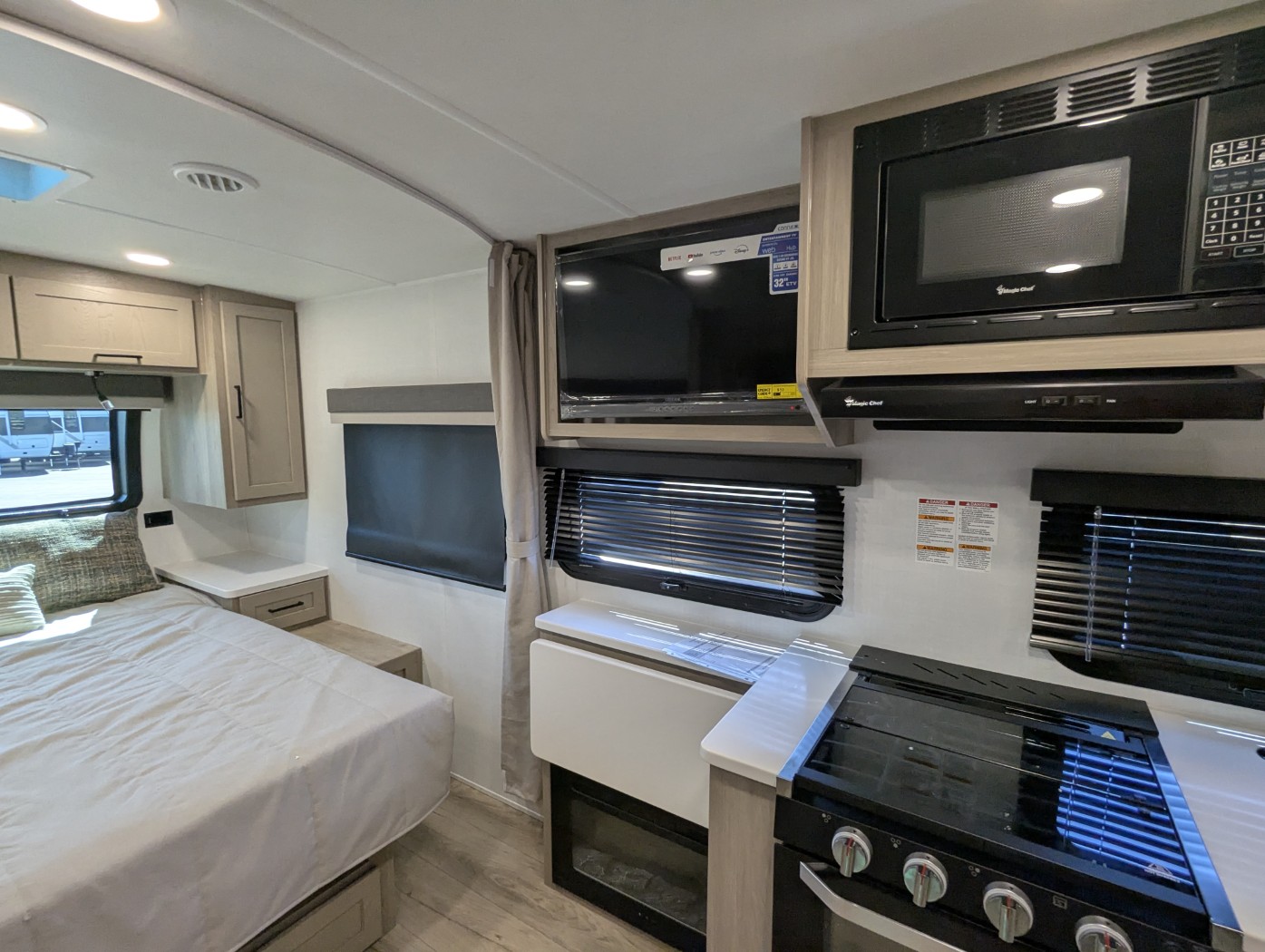 2026 Forest River Rockwood Mini Lite 2205S - Image 12
