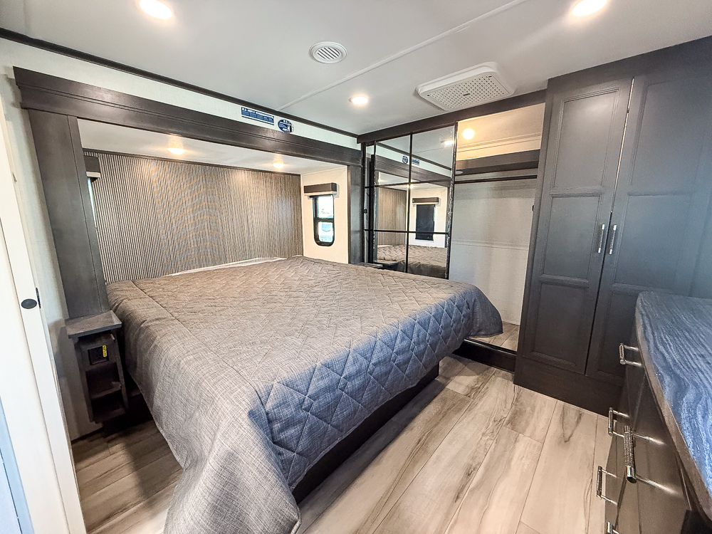 2026 KEYSTONE 380LT - Image 24
