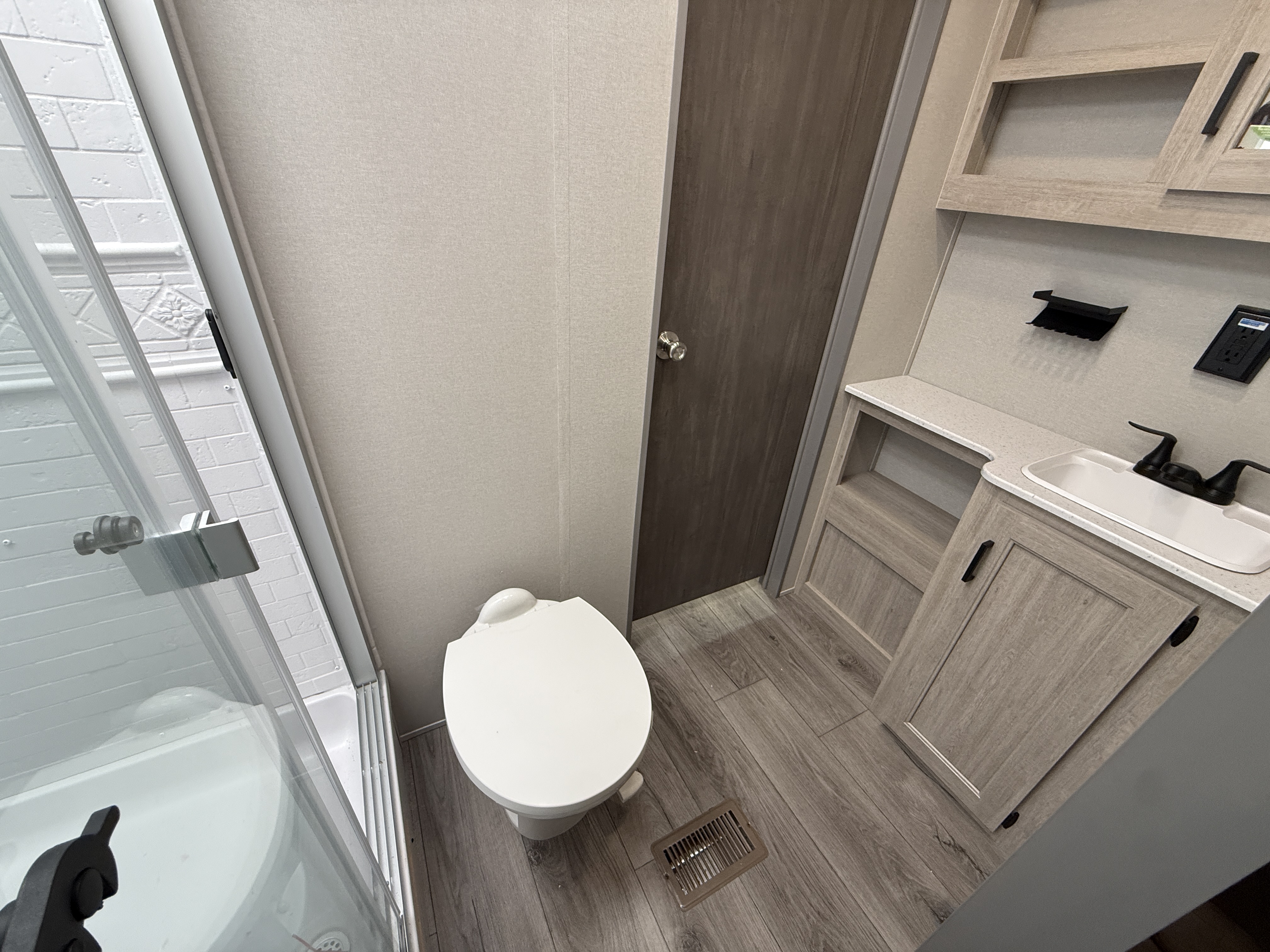 2026 Coachmen Catalina Legacy Edition 333DORM - Image 15
