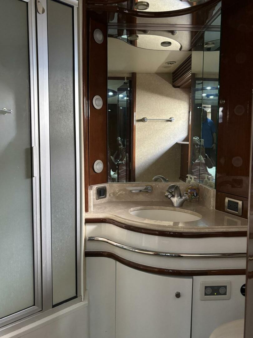 2006 Marquis 65 - Image 33