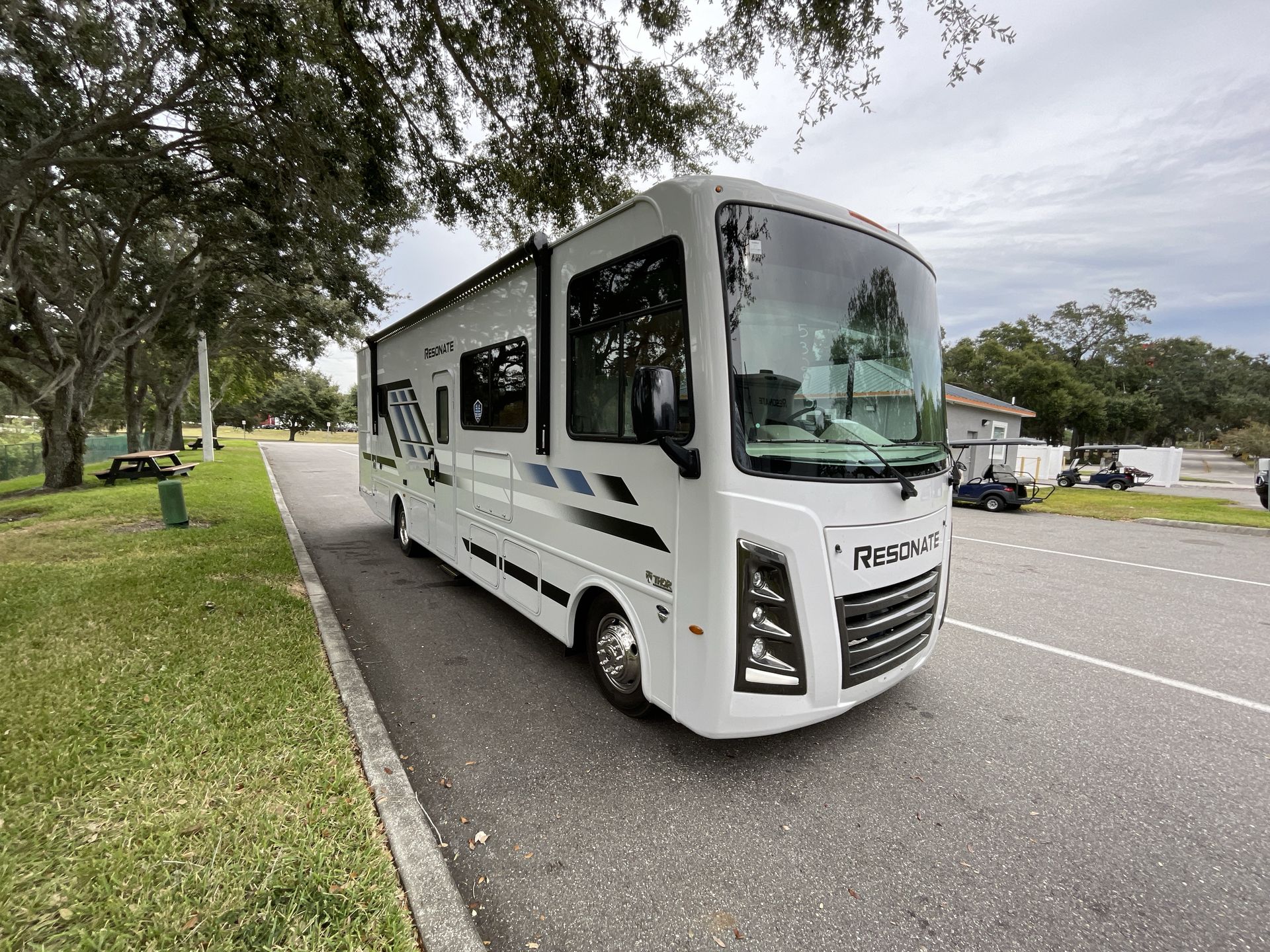 2026 Thor Motor Coach Resonate