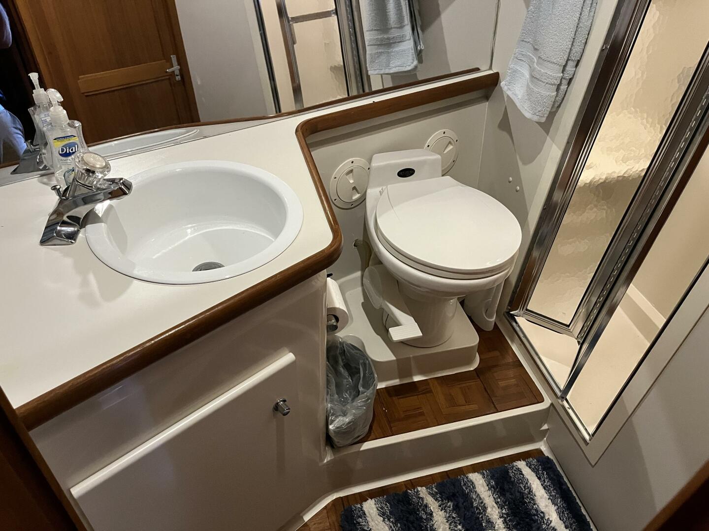 1995 Carver 440 Aft Cabin - Image 28