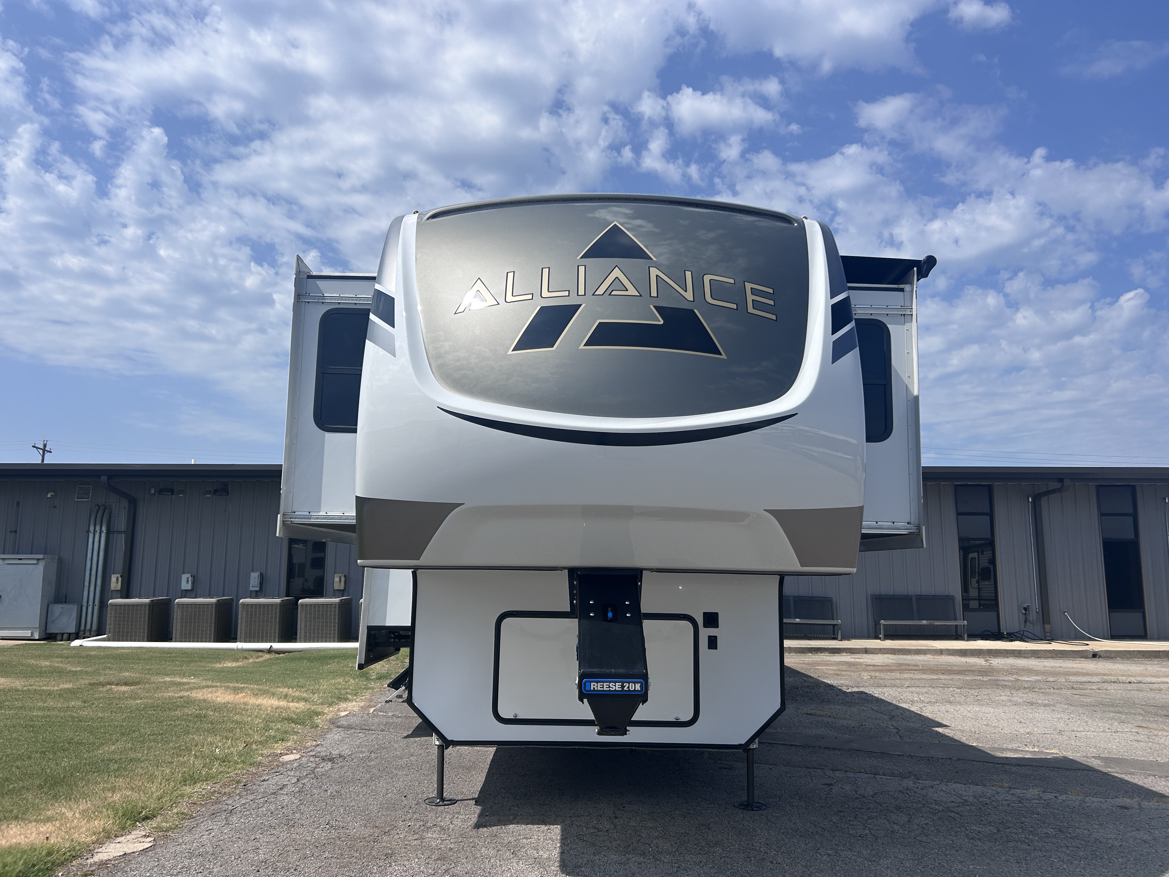 2022 Alliance 385FL PARADIGM - Image 3