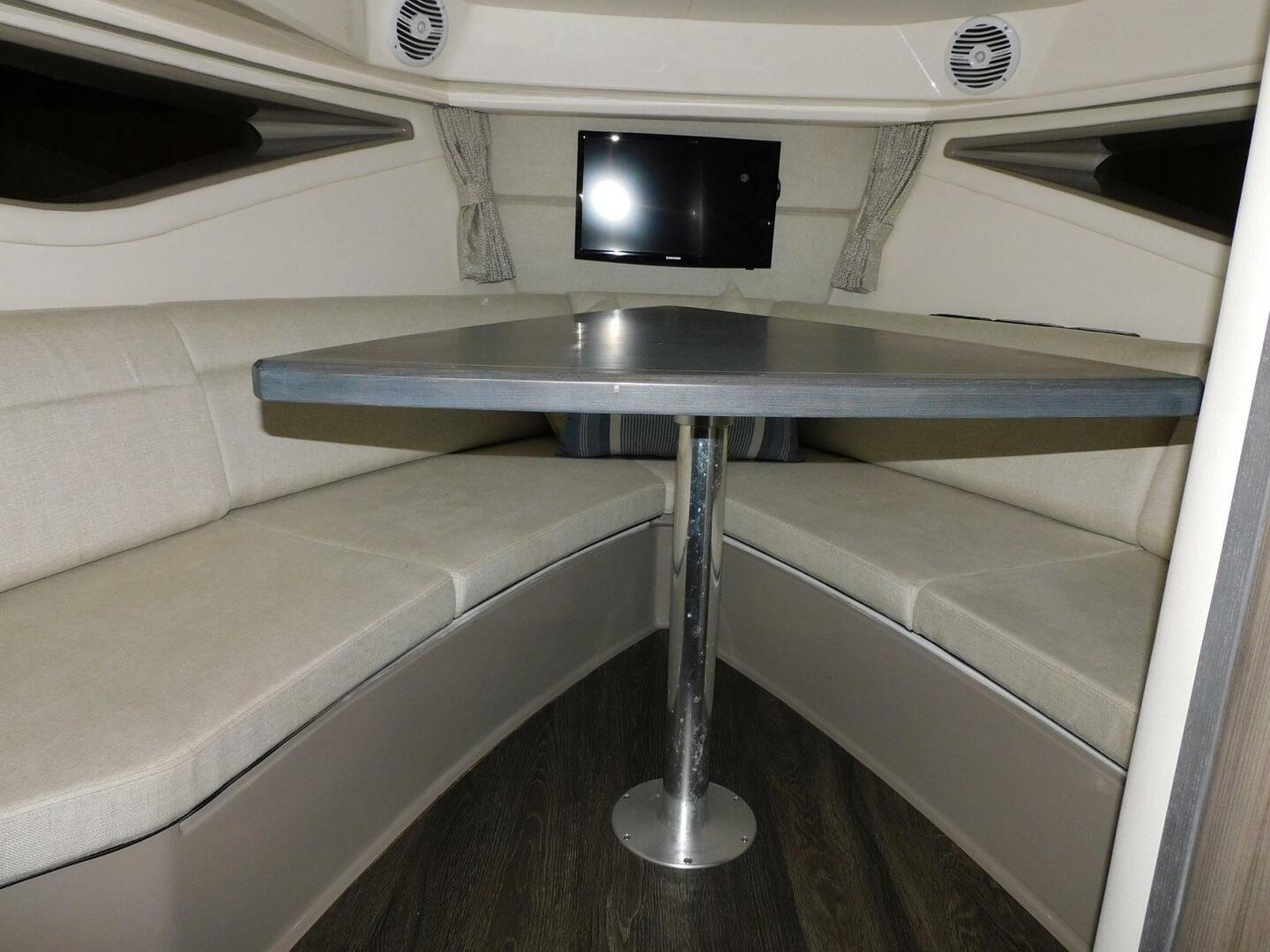 2018 Sea Ray Sundancer 320 - Image 12