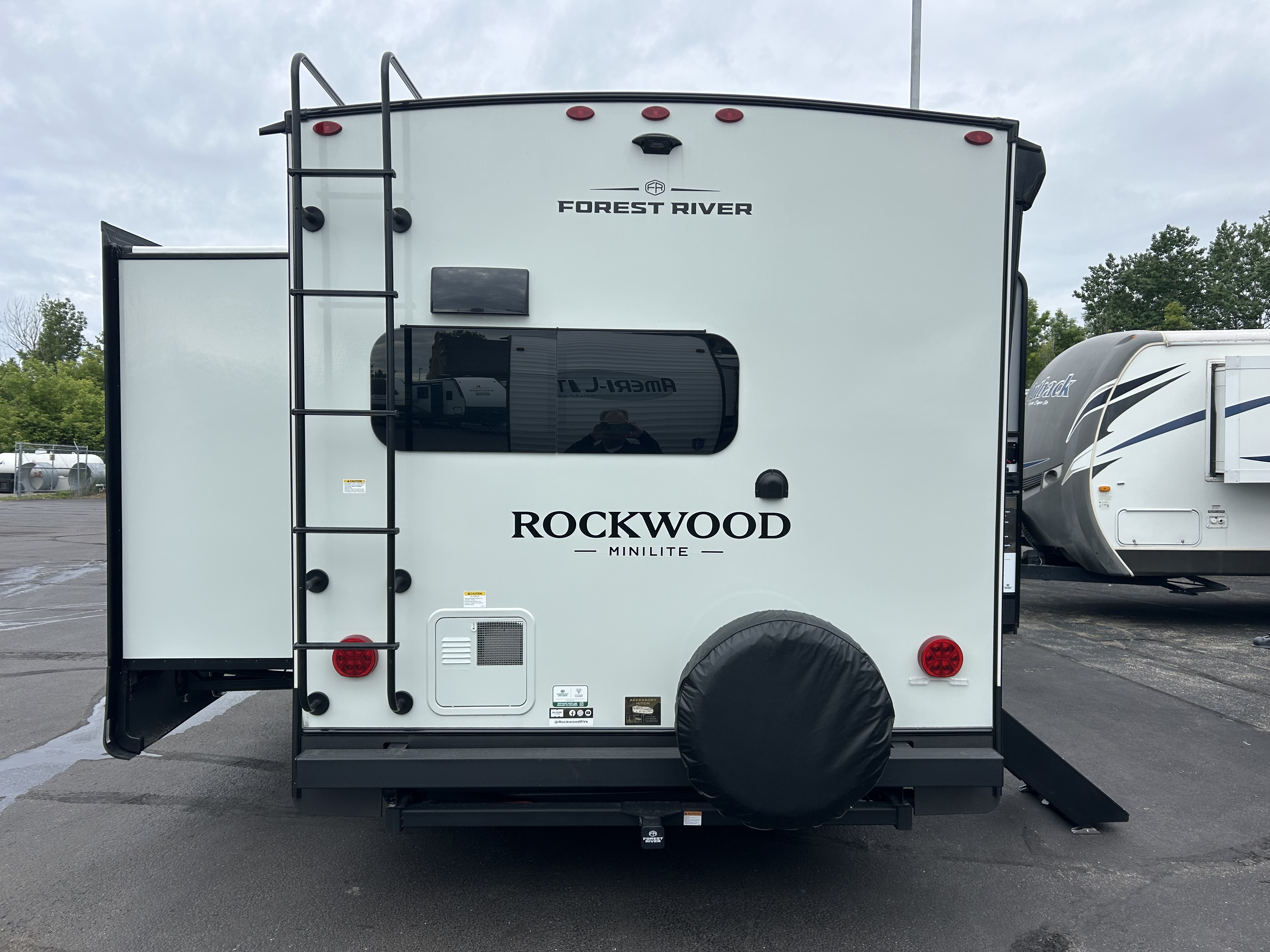 2027 Forest River Rockwood Mini Lite 2515S - Image 3