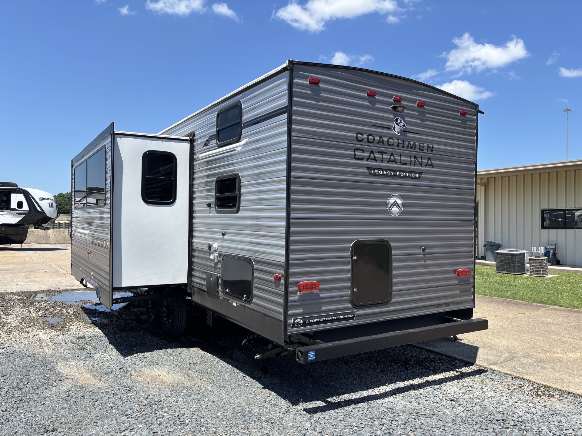 2027 Coachmen Catalina Legacy Edition 273DBHCK - Image 5