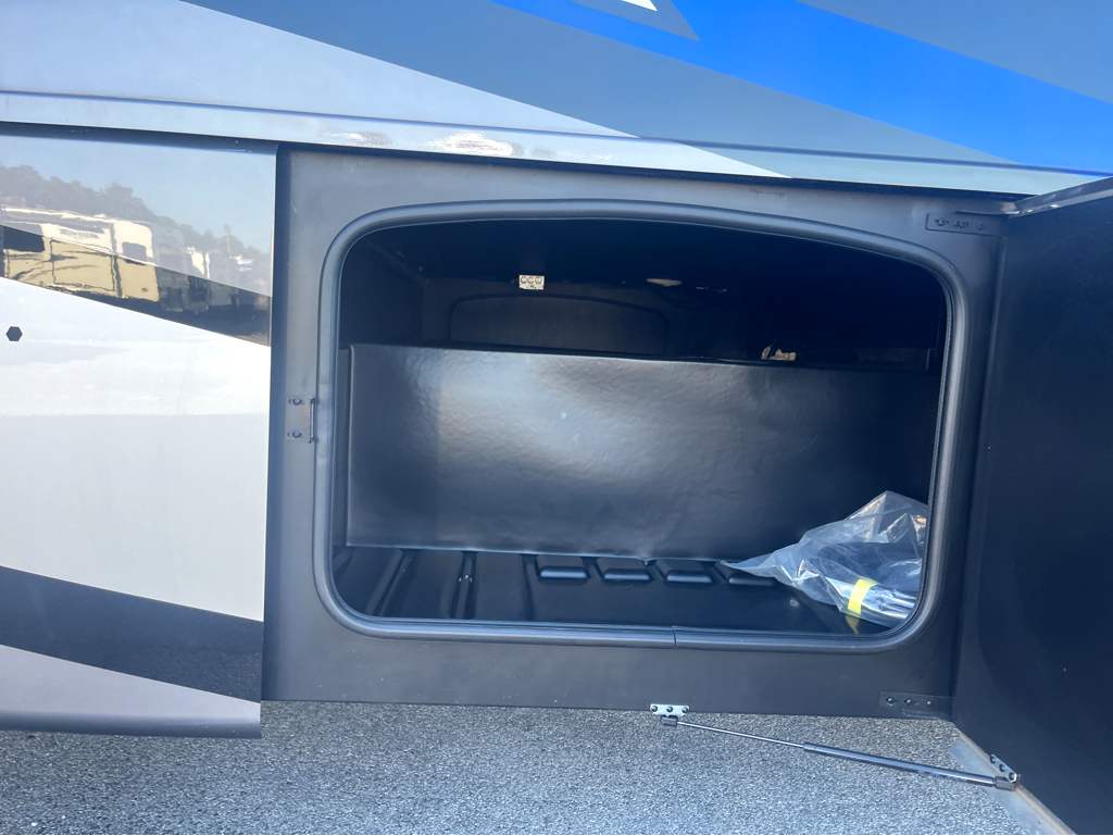 2026 THOR MOTOR COACH PASADENA 38FX - Image 7