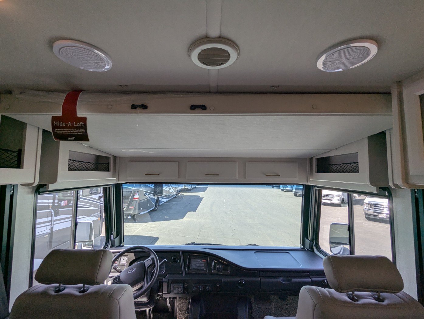 2026 Holiday Rambler Admiral 34J - Image 12