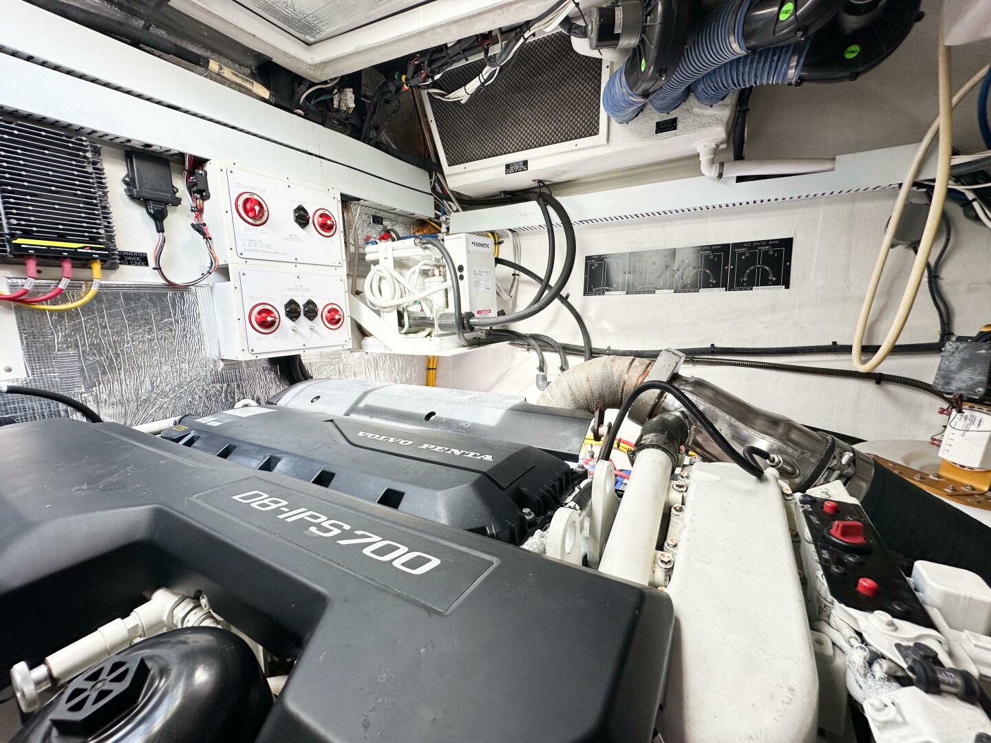 2019 Cruisers Yachts 50 Cantius - Image 23